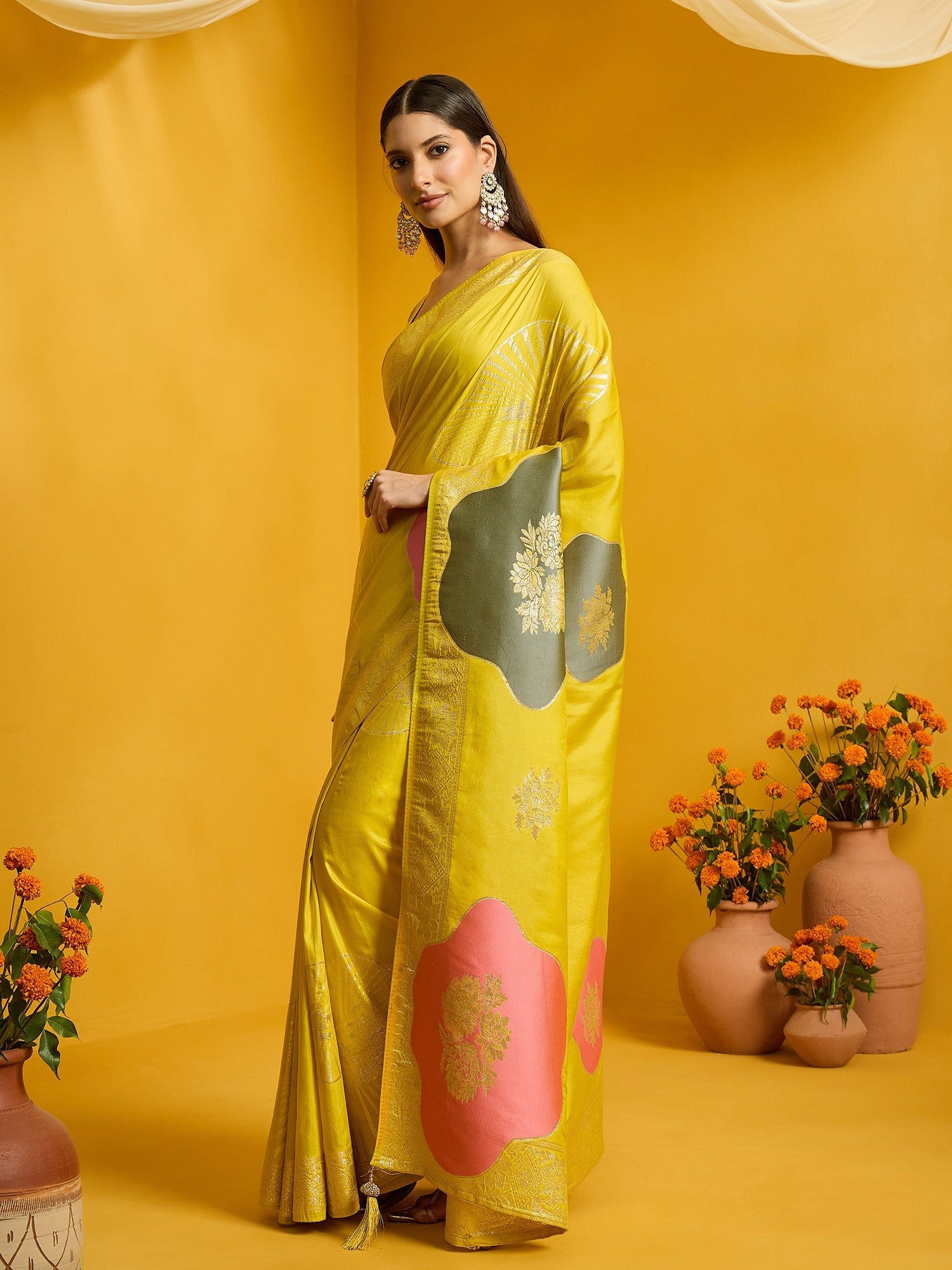 Yellow Dola Silk saree – detail view 1