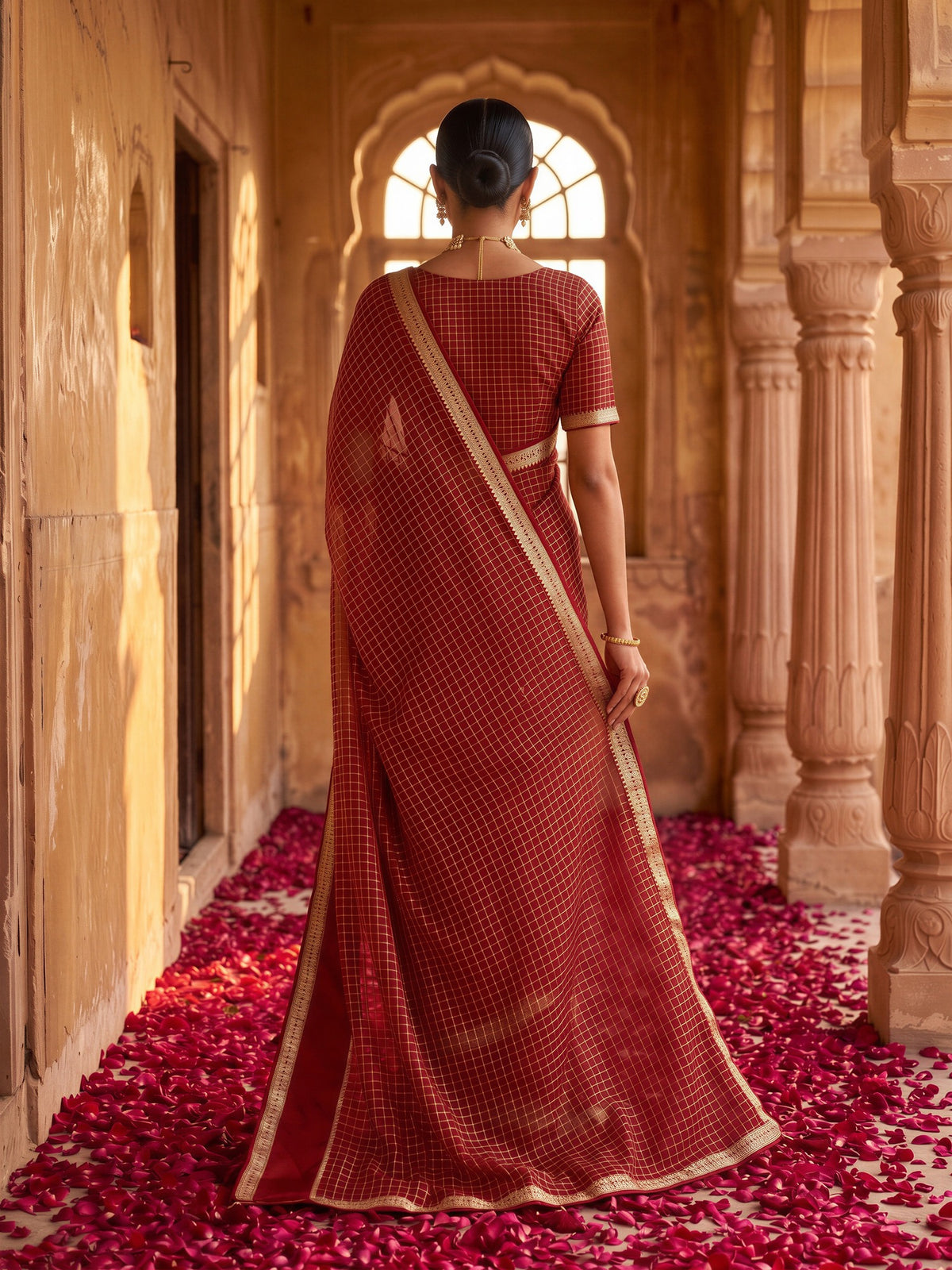 Maroon Viscose saree – detail view 1