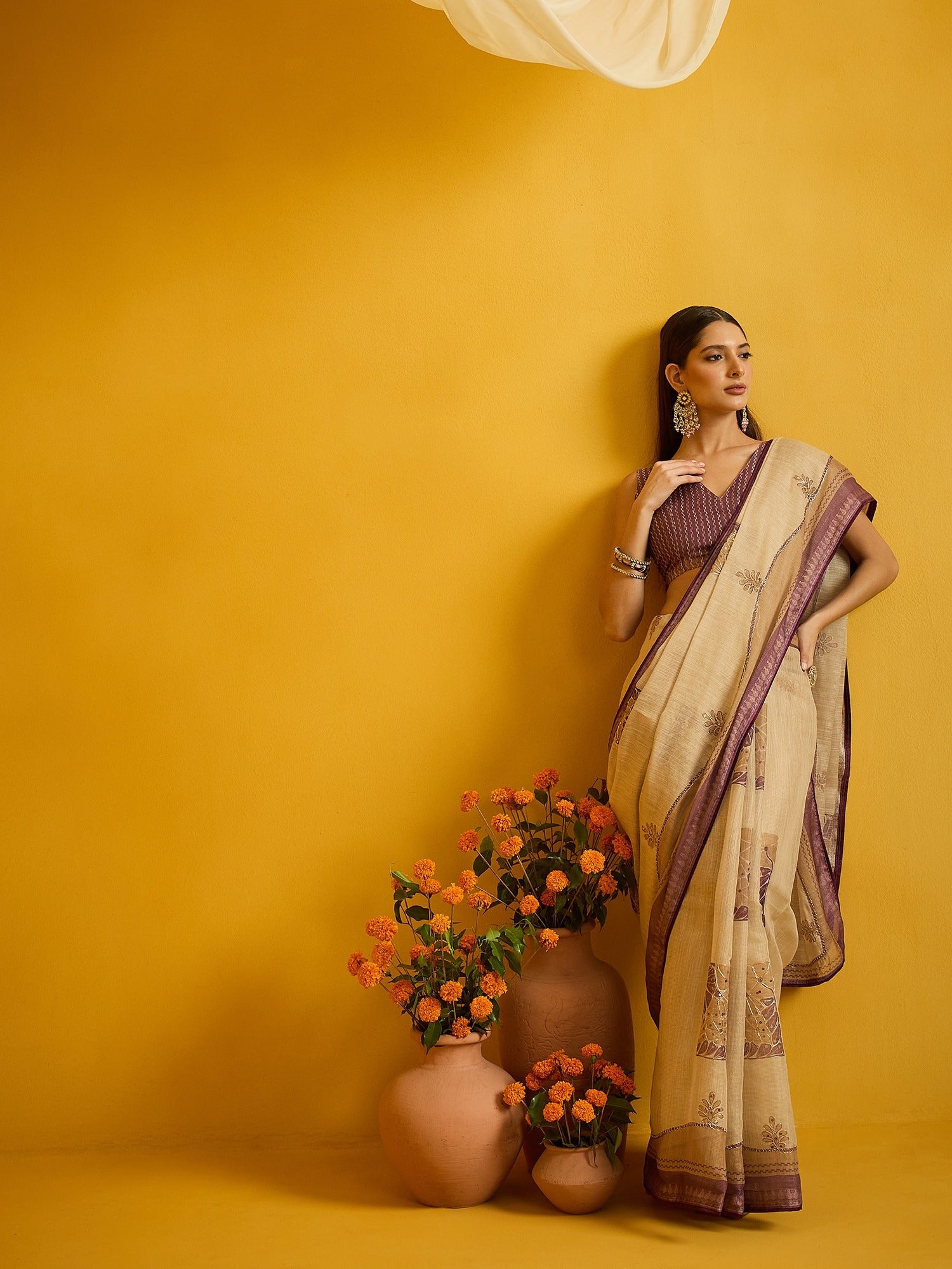 Beige Cotton Blend saree – detail view 2