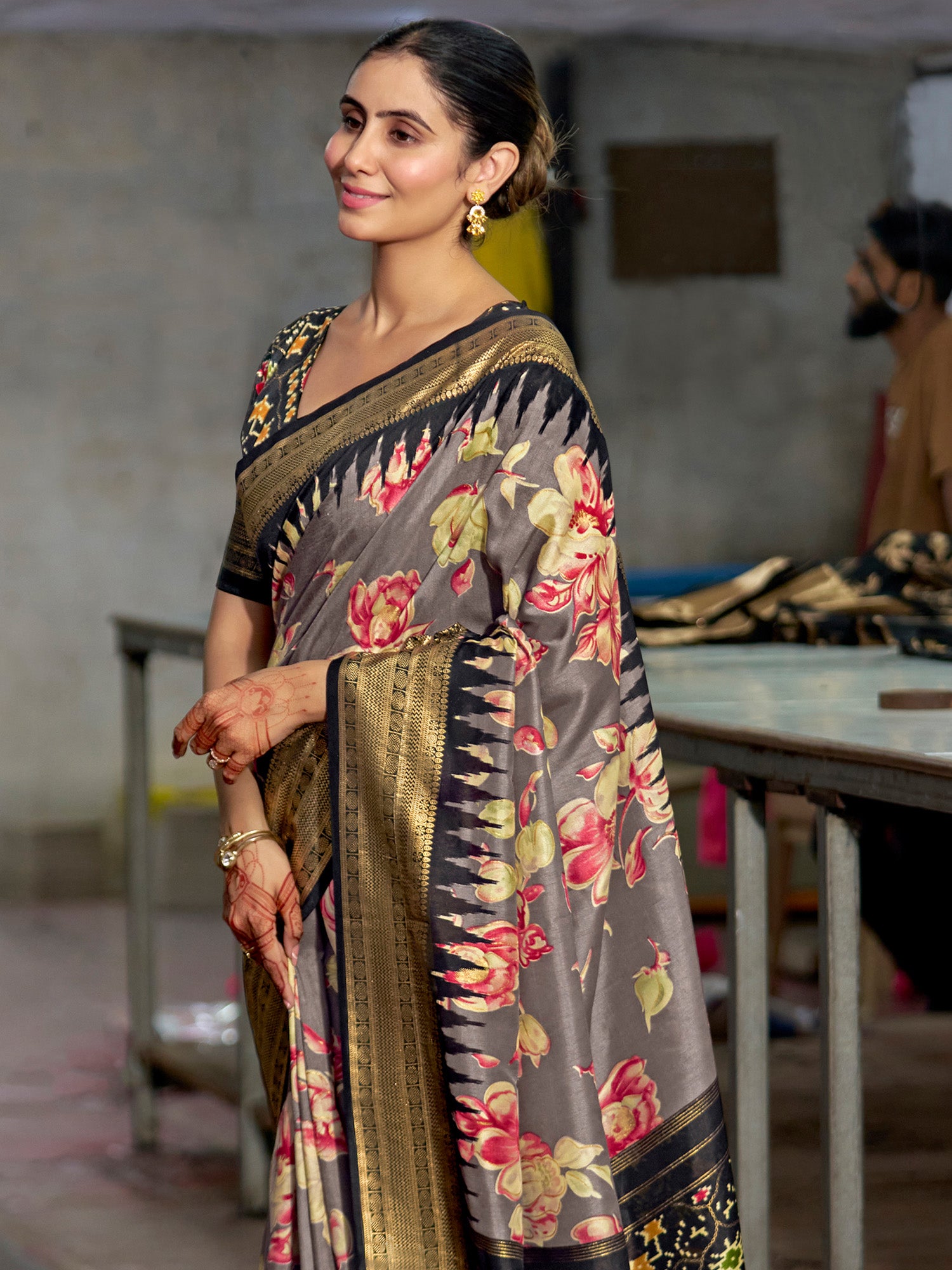 Grey Tussar Silk saree – detail view 5