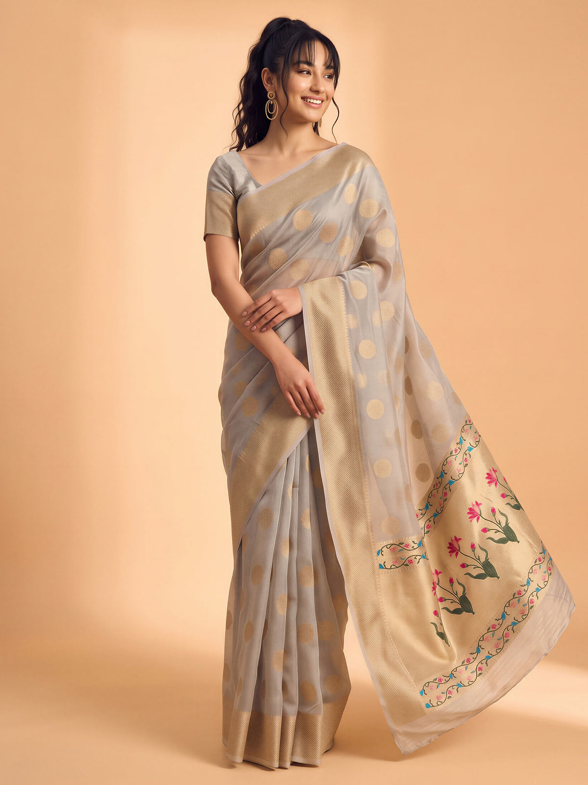 Grey Tissue saree – detail view 3