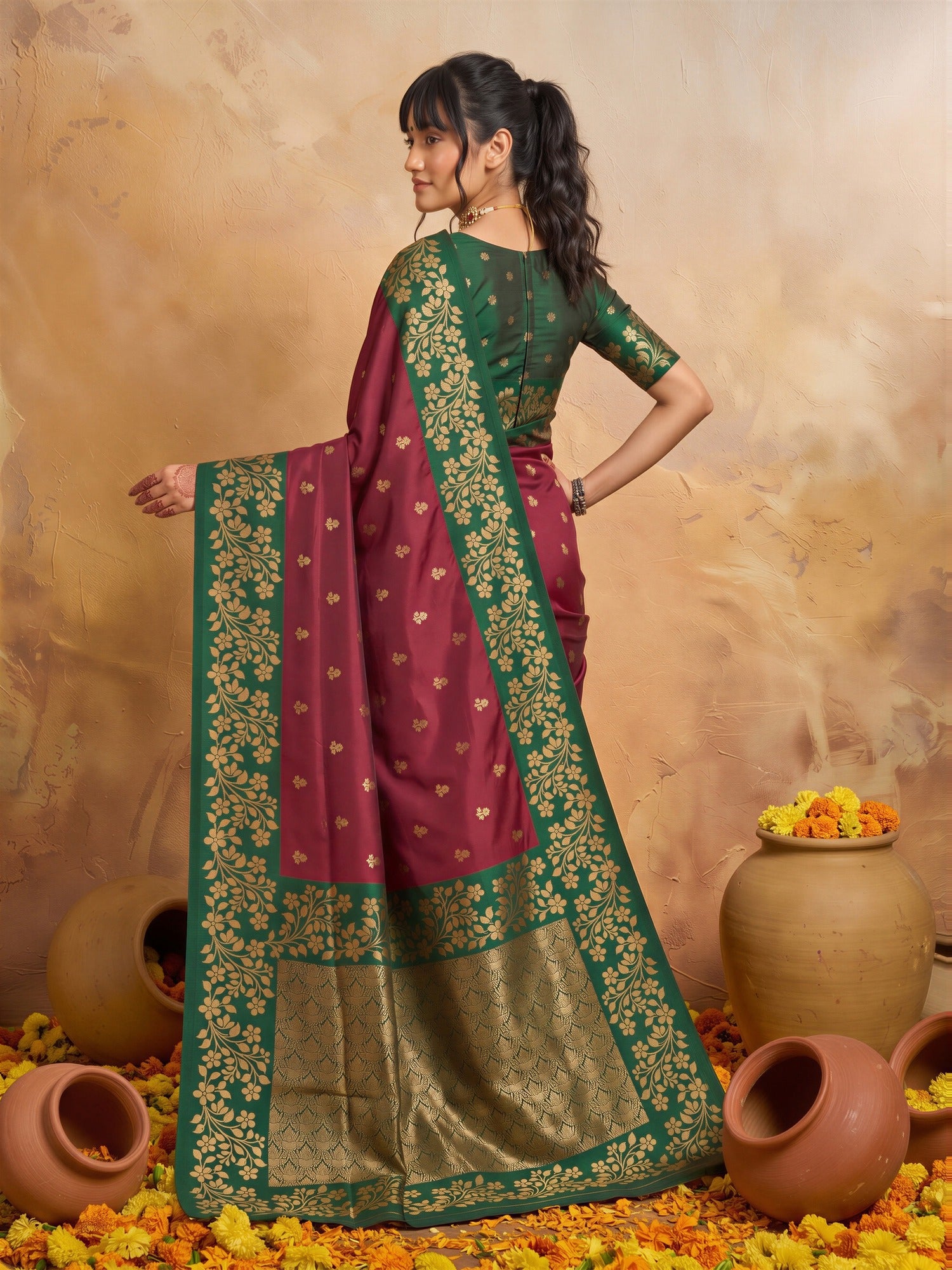 Maroon Cotton Blend saree – detail view 1