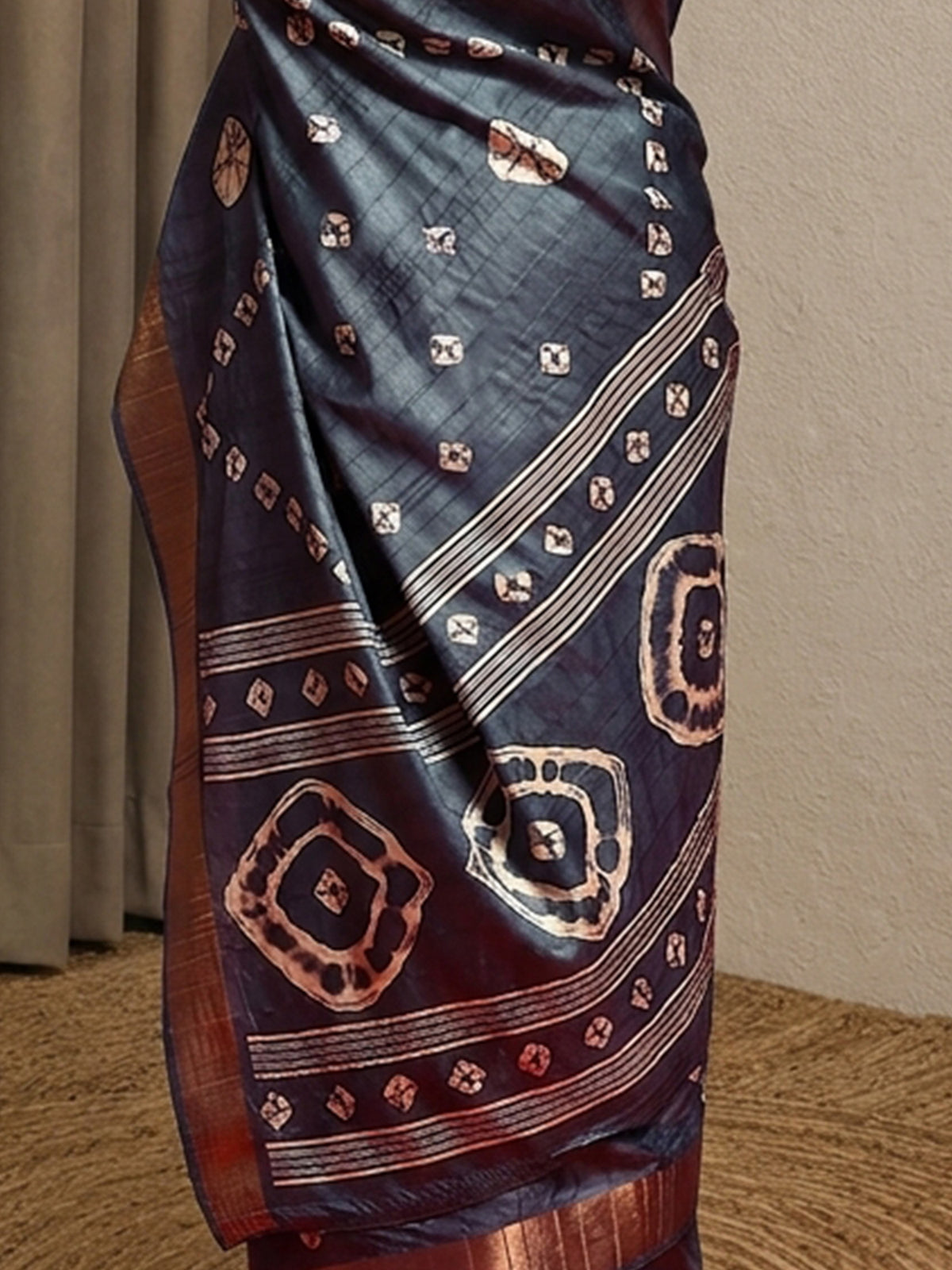Grey Silk Blend saree – detail view 5