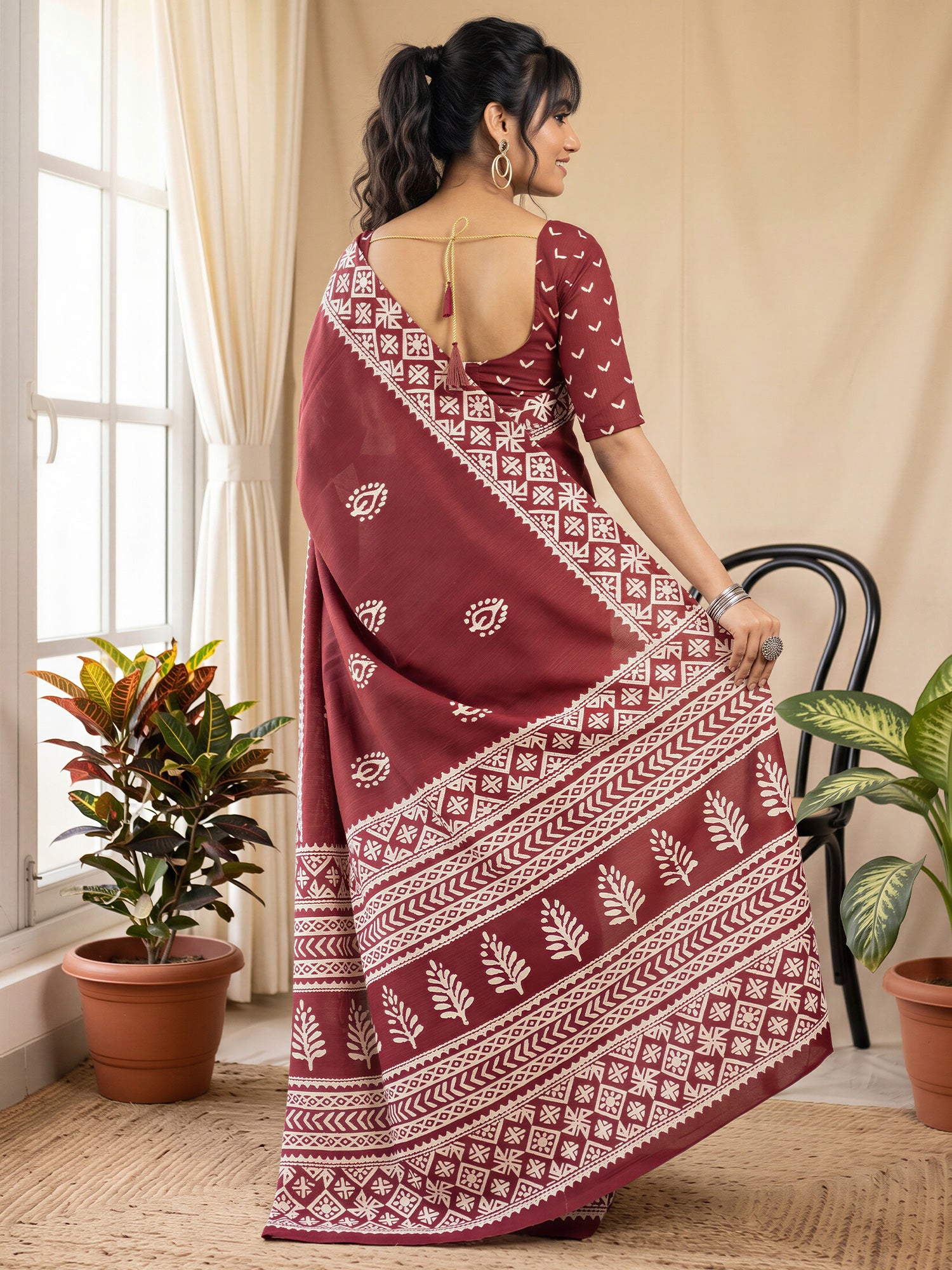 Maroon Cotton Blend saree – detail view 1