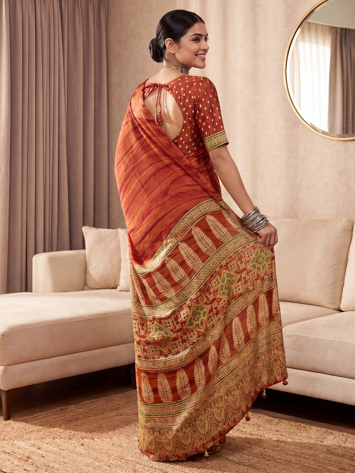 Rust Crepe saree – detail view 1