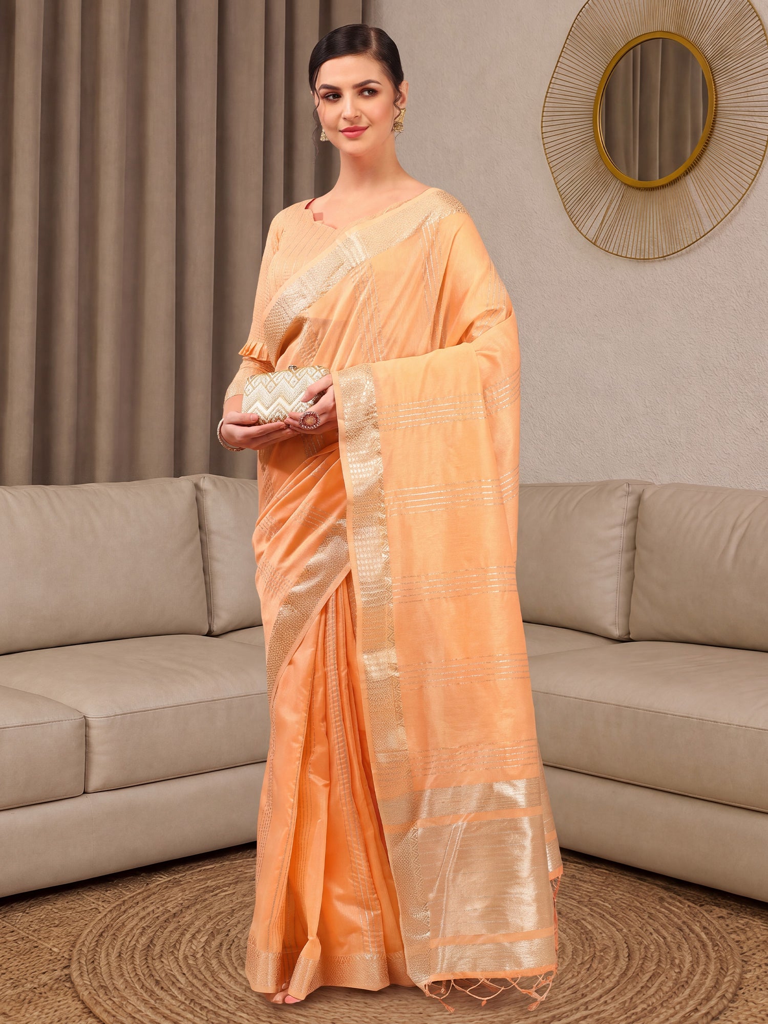 Peach Linen saree – detail view 1