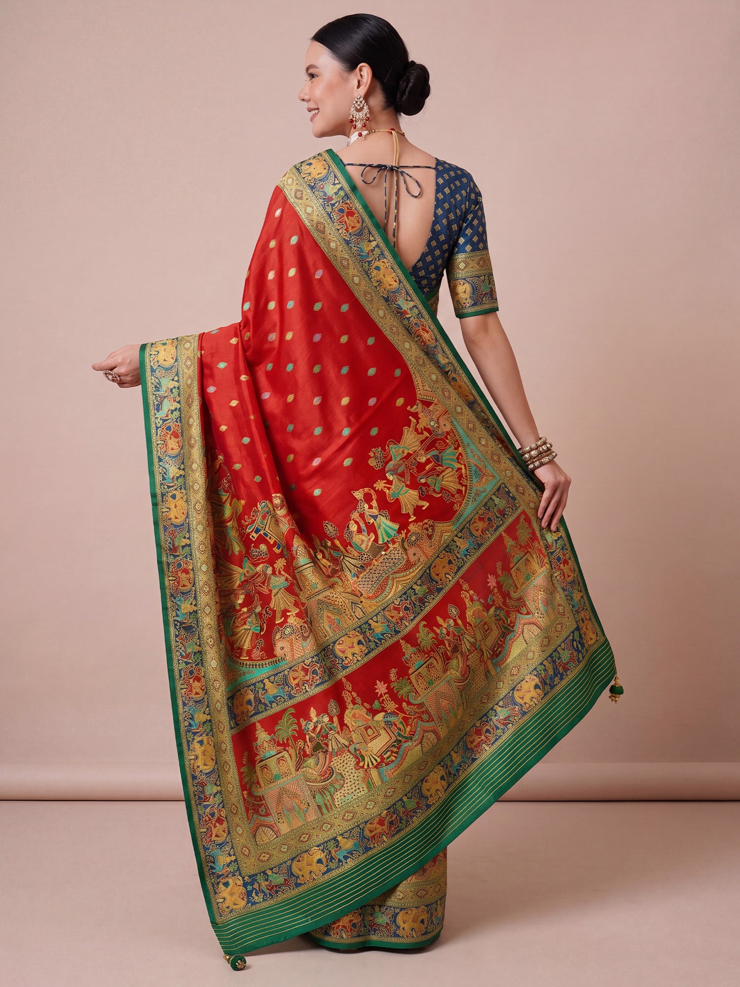 Red Viscose saree – detail view 1