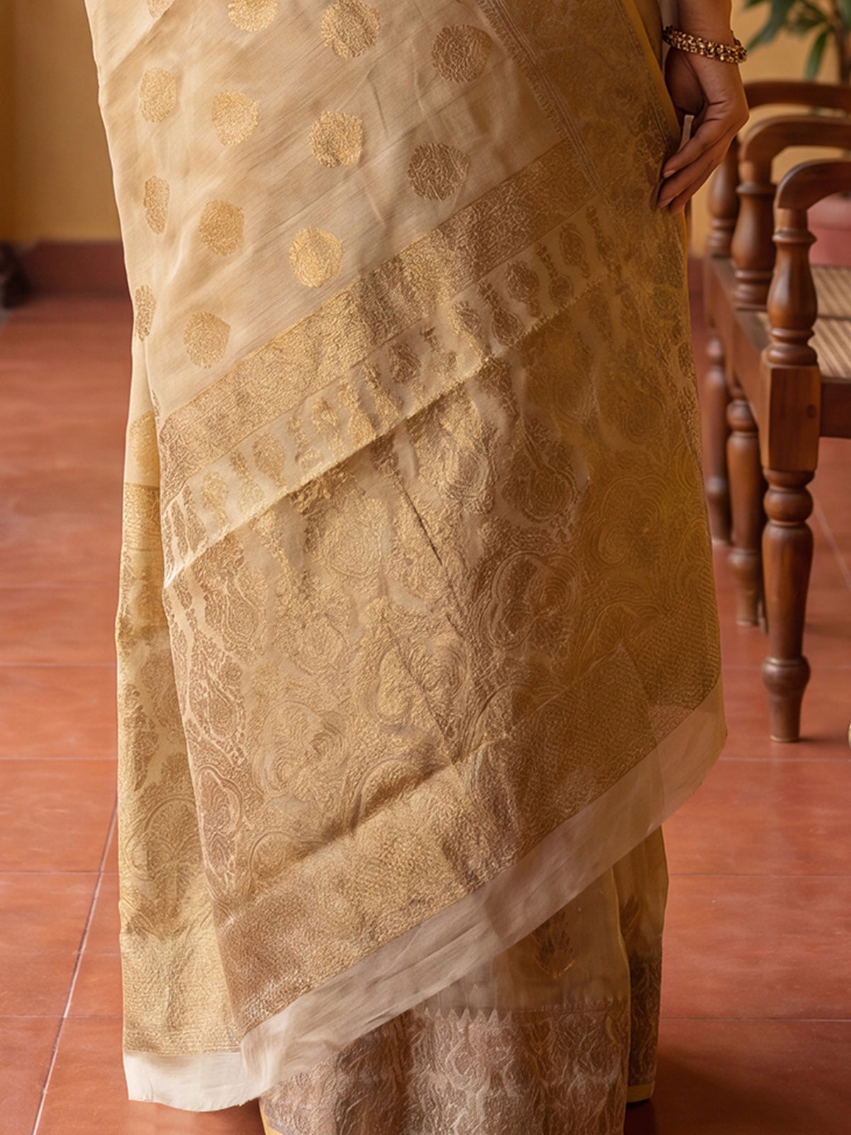 Off White Silk Blend saree – detail view 5