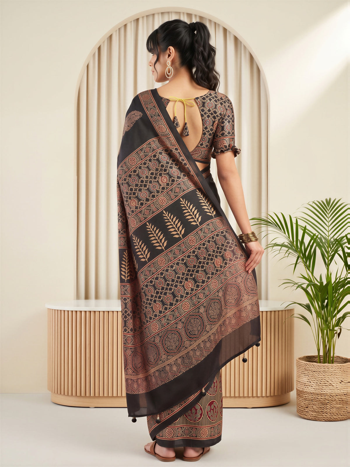 Black Silk Blend saree – detail view 1