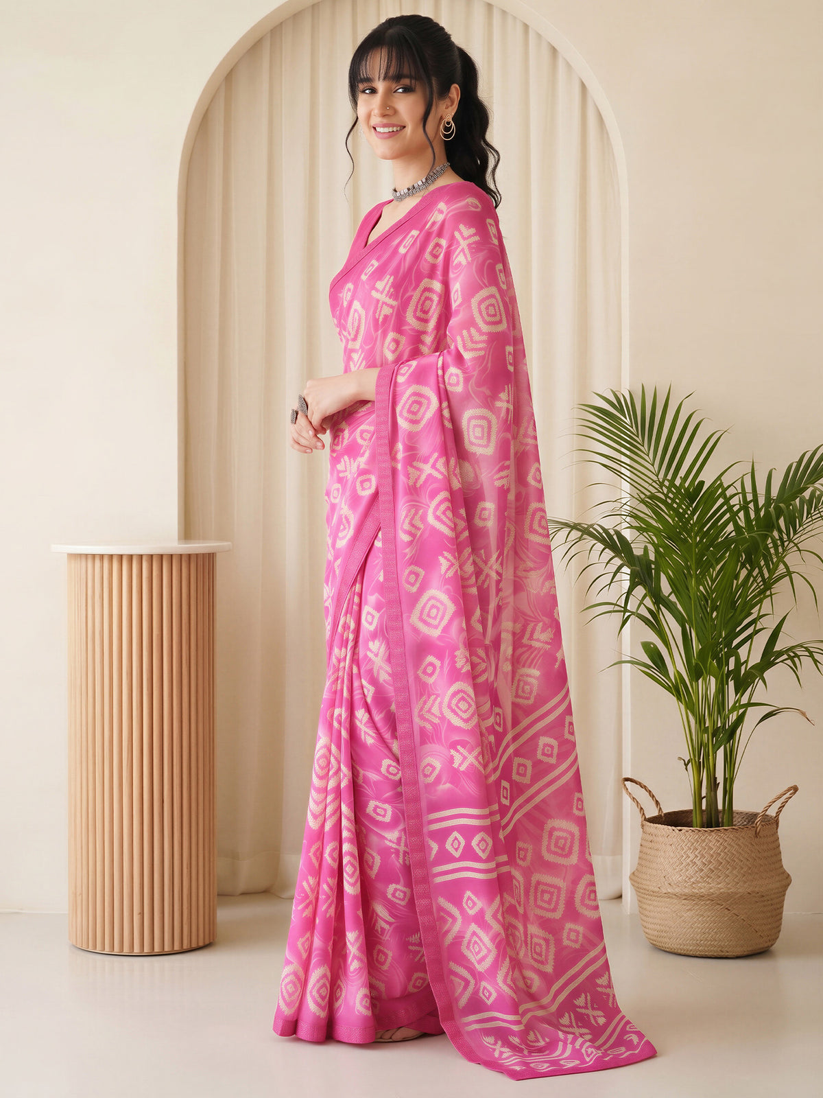 Pink Georgette saree – detail view 2