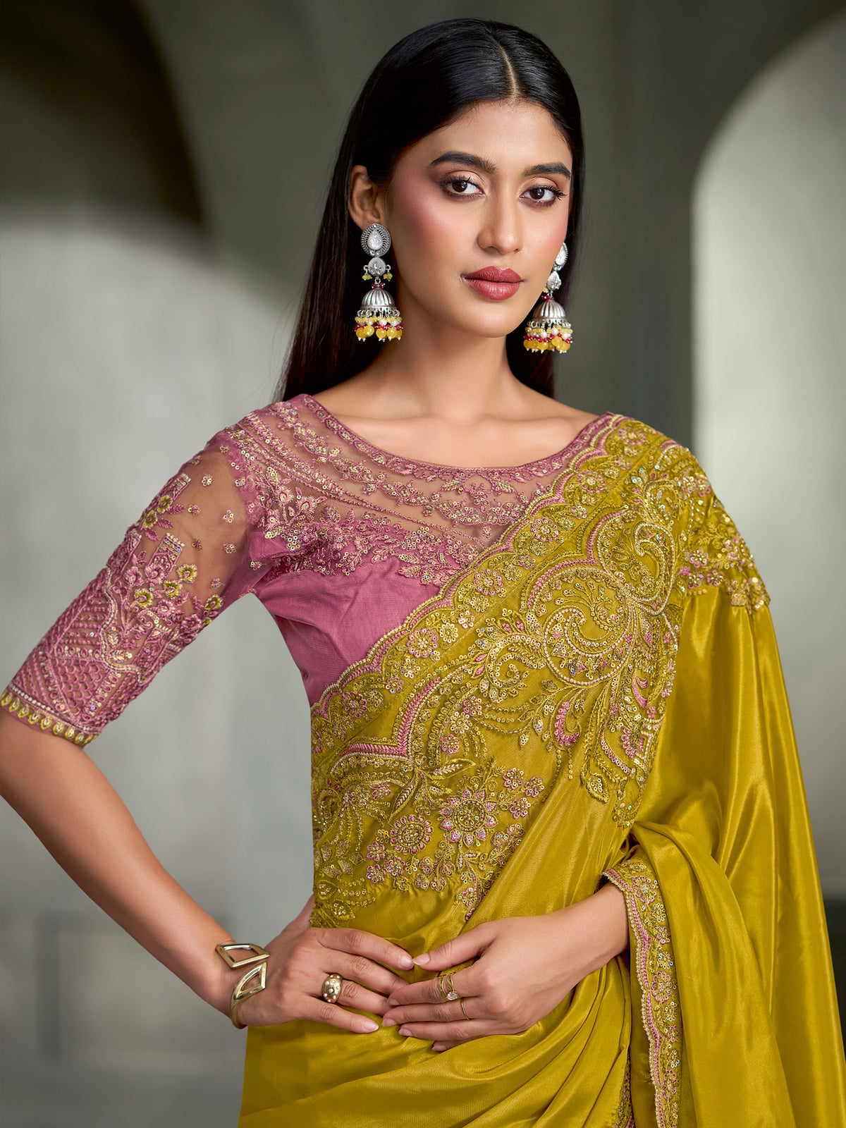 Olive Crepe saree – detail view 1