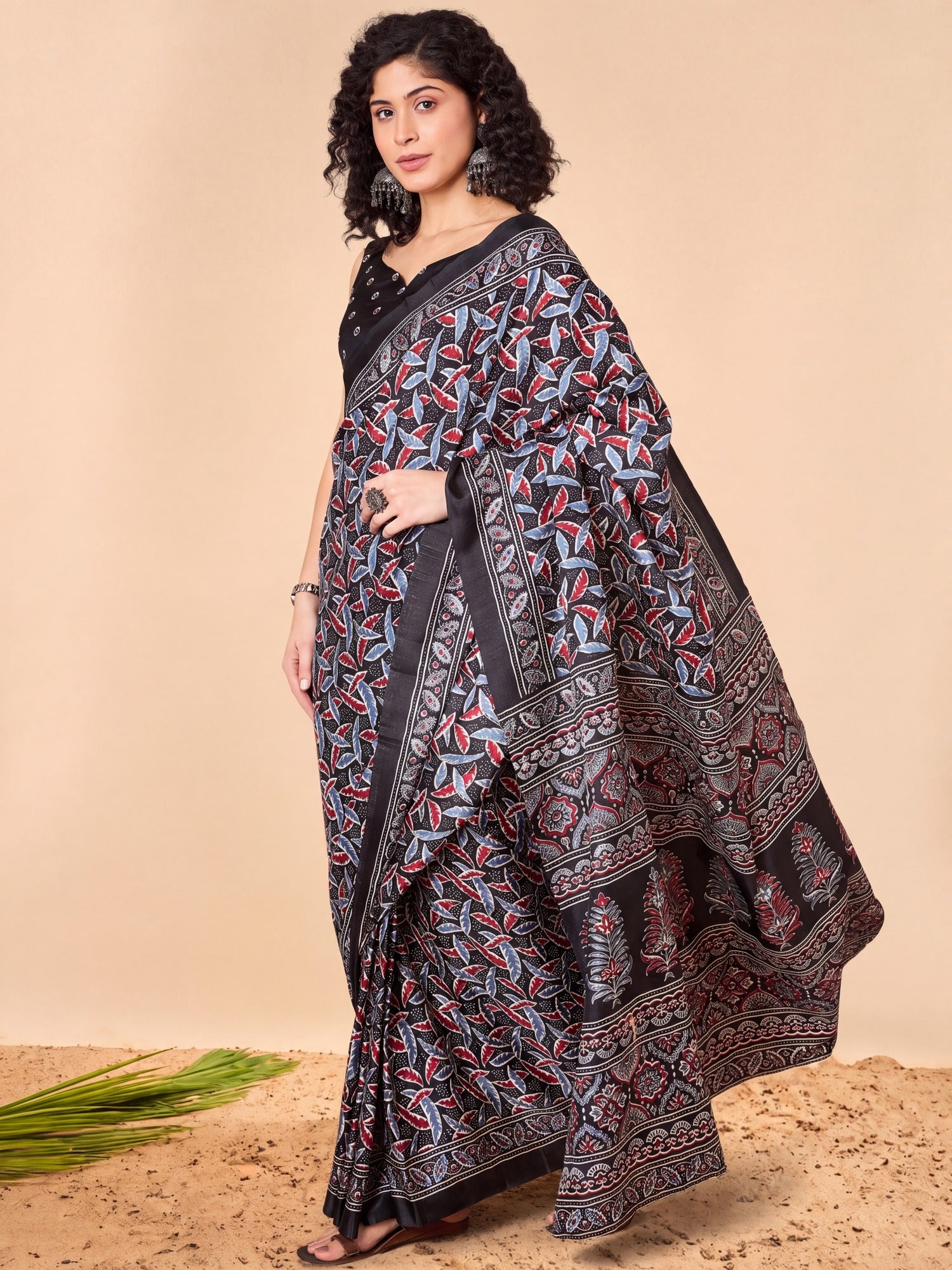 Black Dola Silk saree – detail view 3