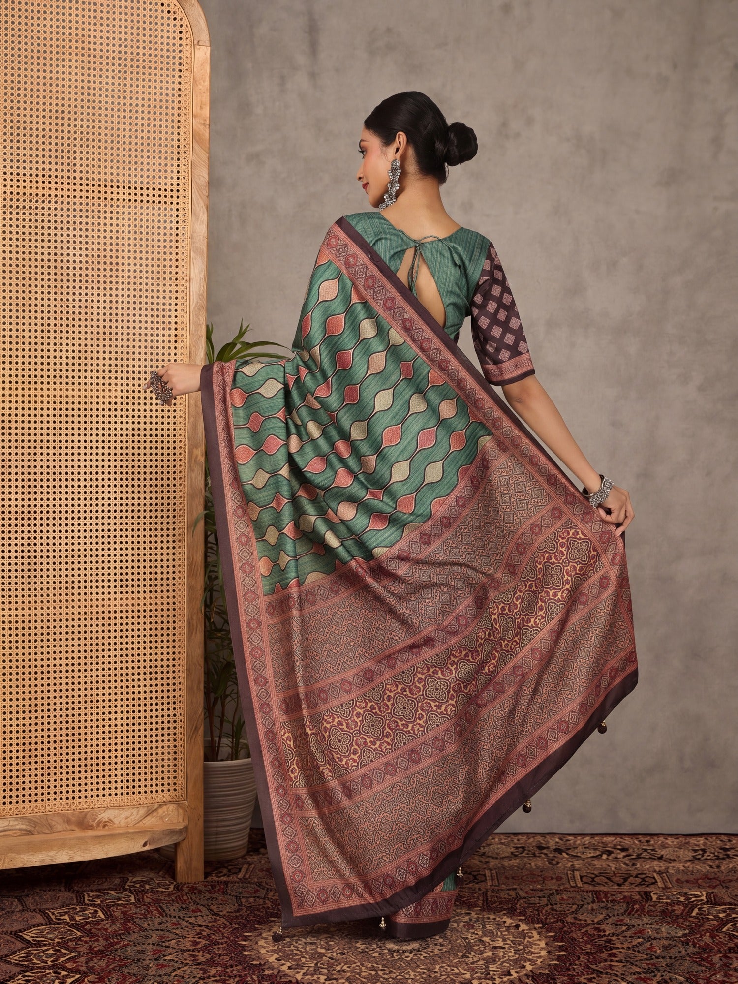 Teal Green Silk Blend saree – detail view 3