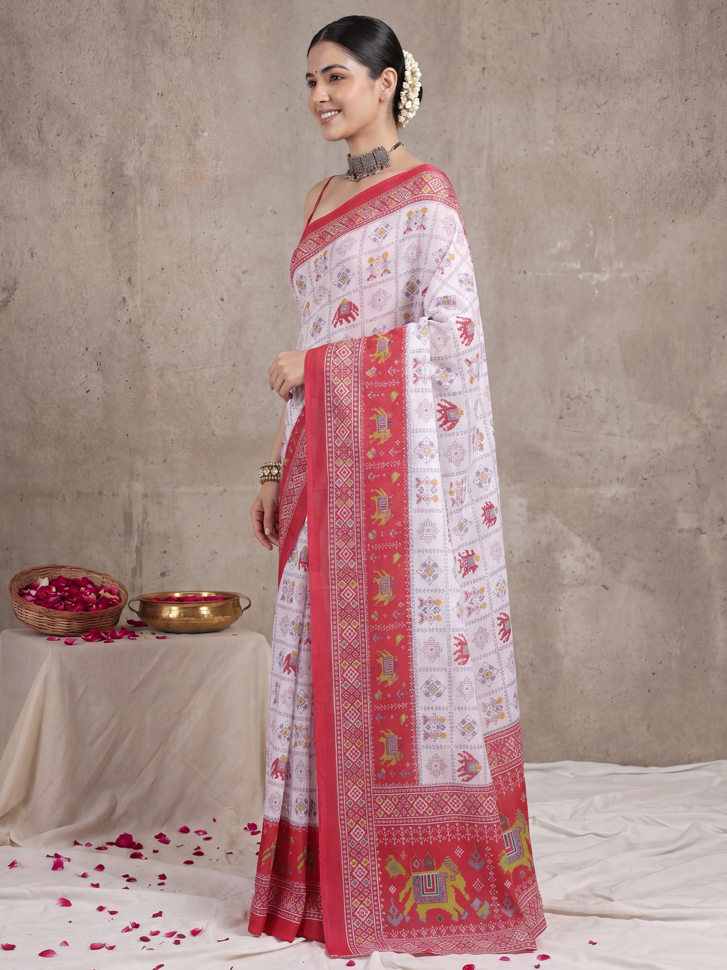 White Cotton saree – detail view 2