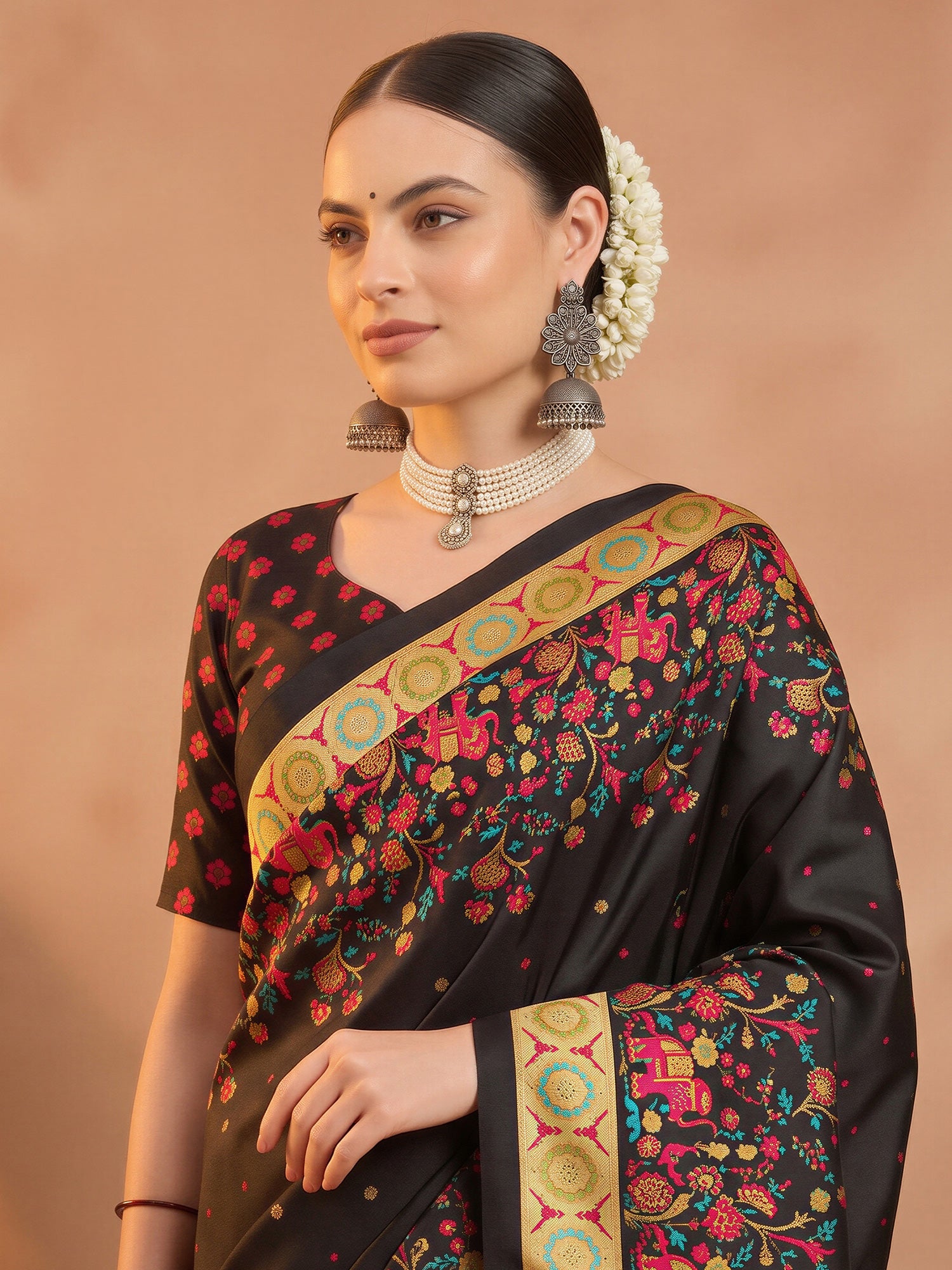 Cream Silk Blend saree – detail view 4