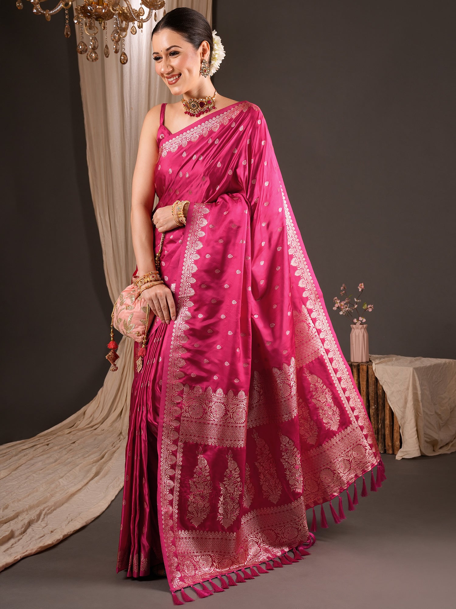 Pink Silk Blend saree – detail view 2