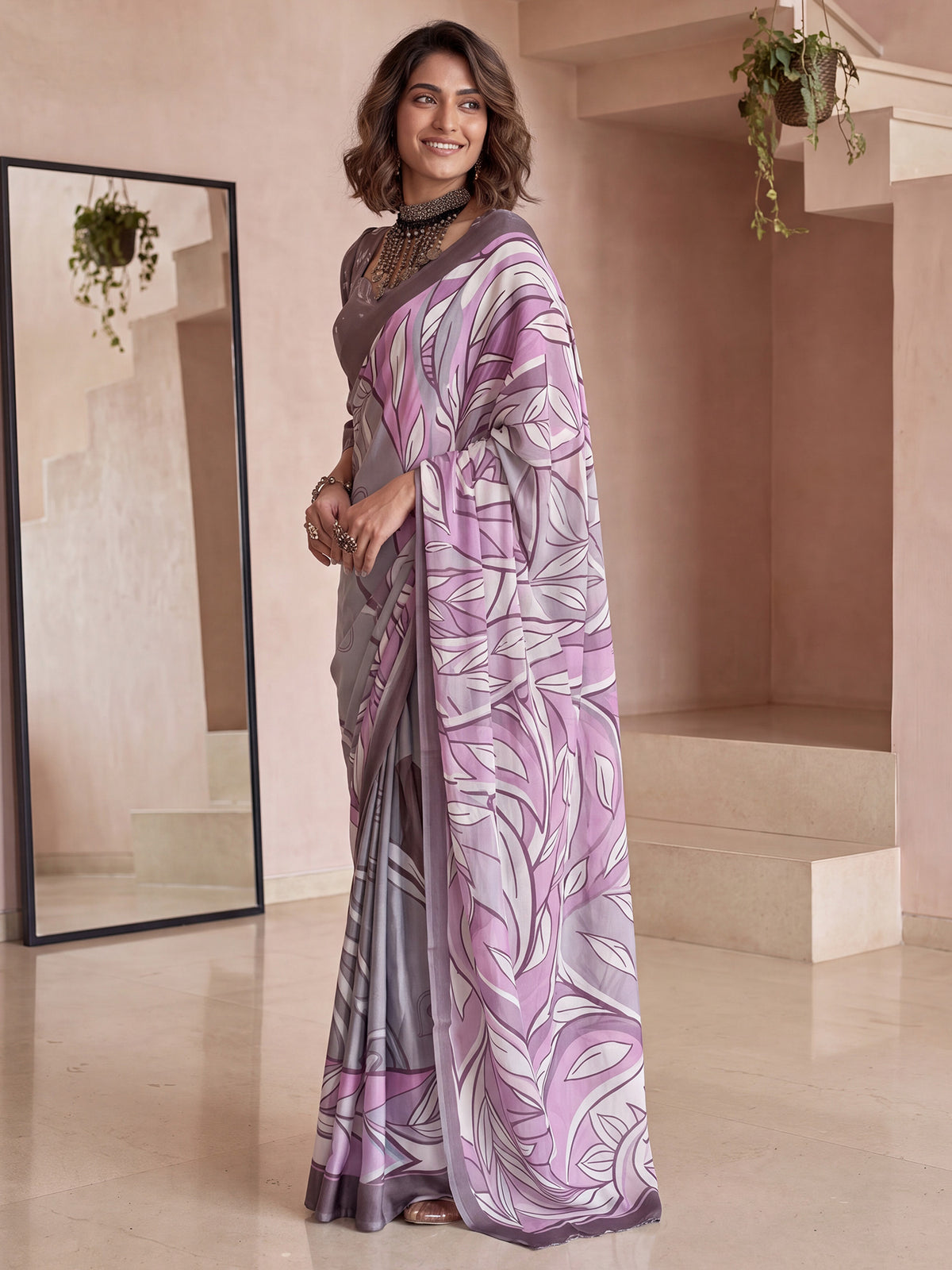 Grey Crepe saree – detail view 2