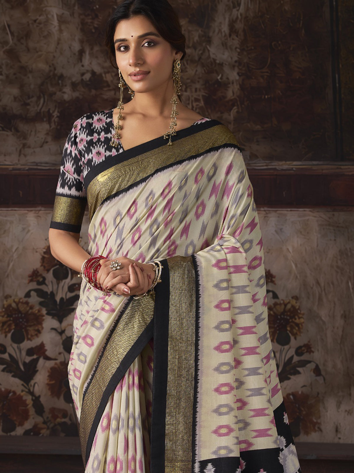 Off White silk blend saree view 4