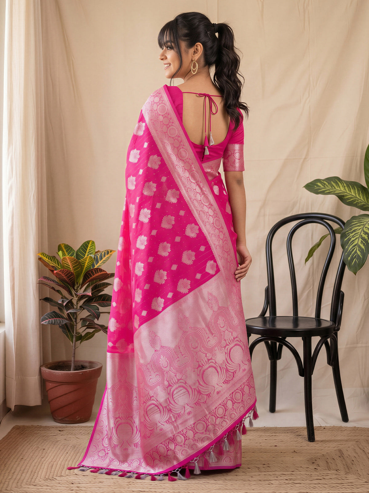 Pink Georgette saree – detail view 1