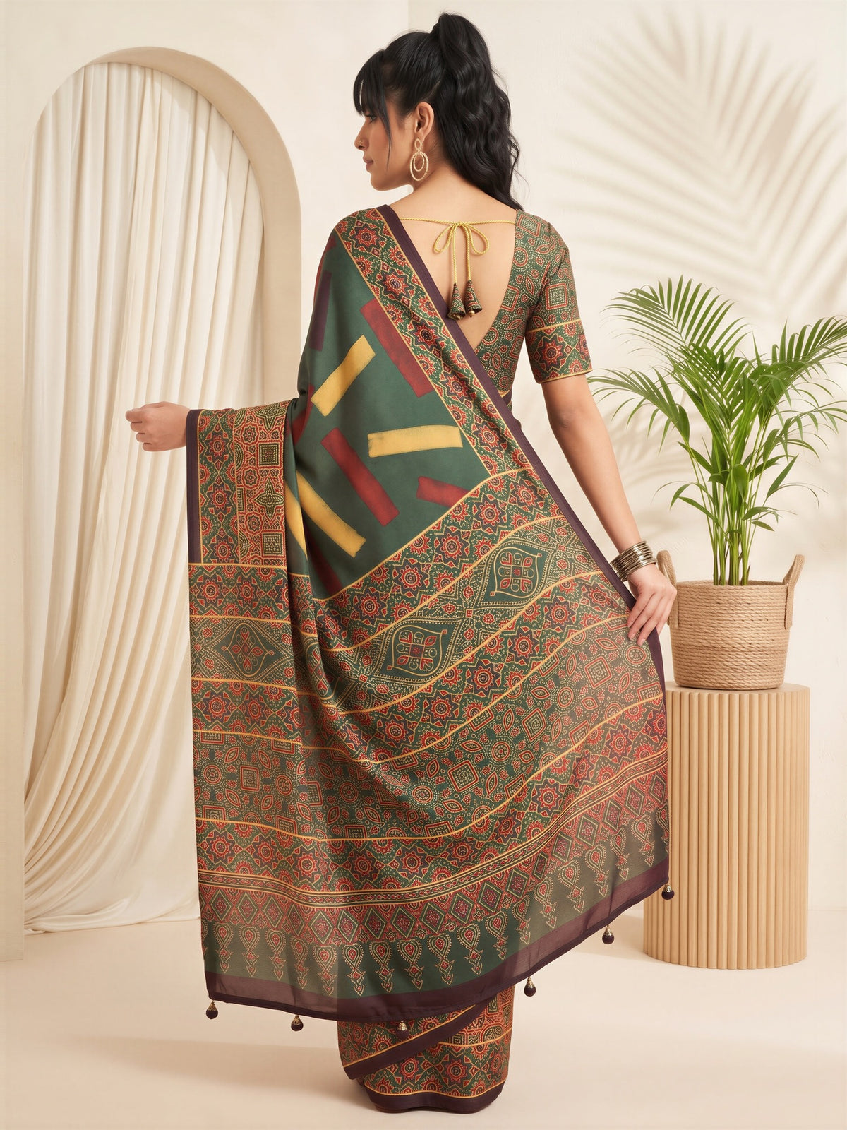 Green Silk Blend saree – detail view 1