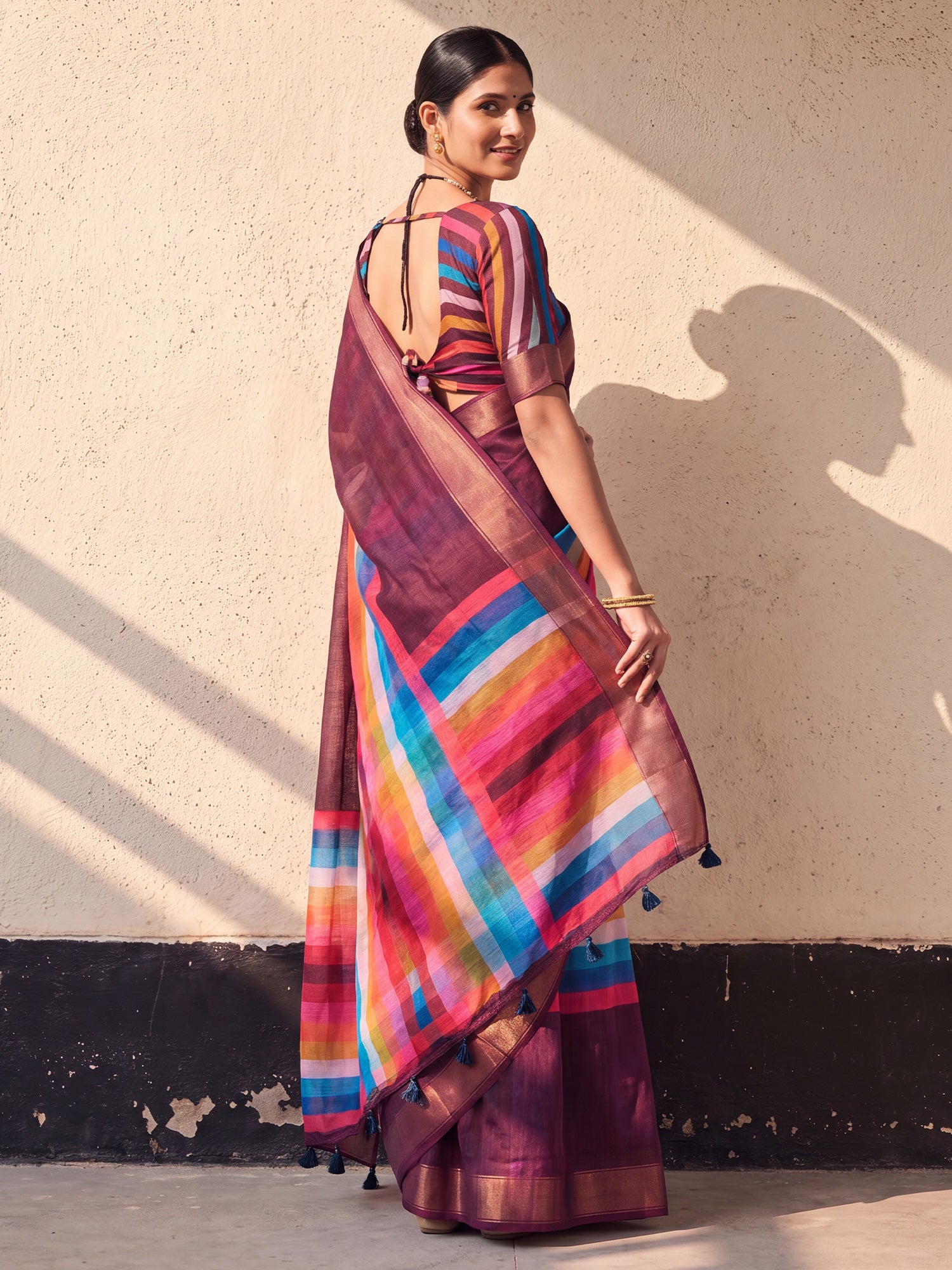 Dark Brown Linen saree – detail view 1
