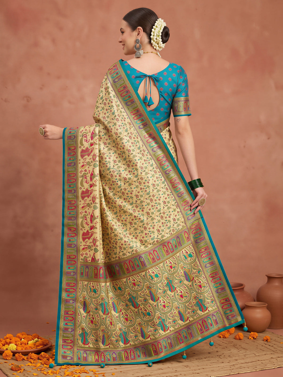 Cream Silk Blend saree – detail view 1