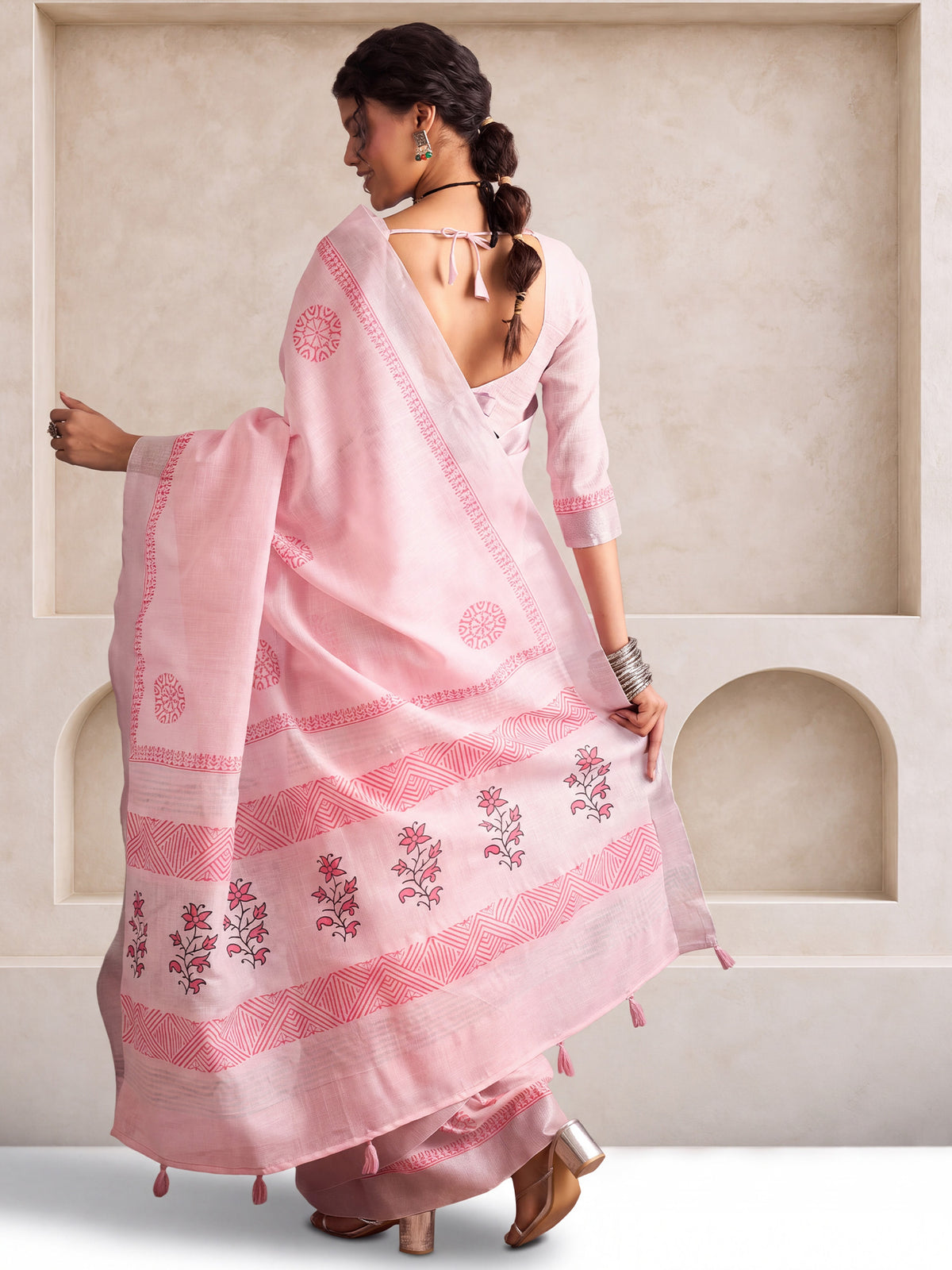 Pink Linen saree – detail view 1