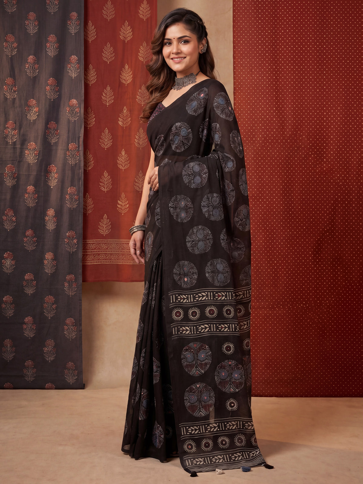 Black Linen saree – detail view 2