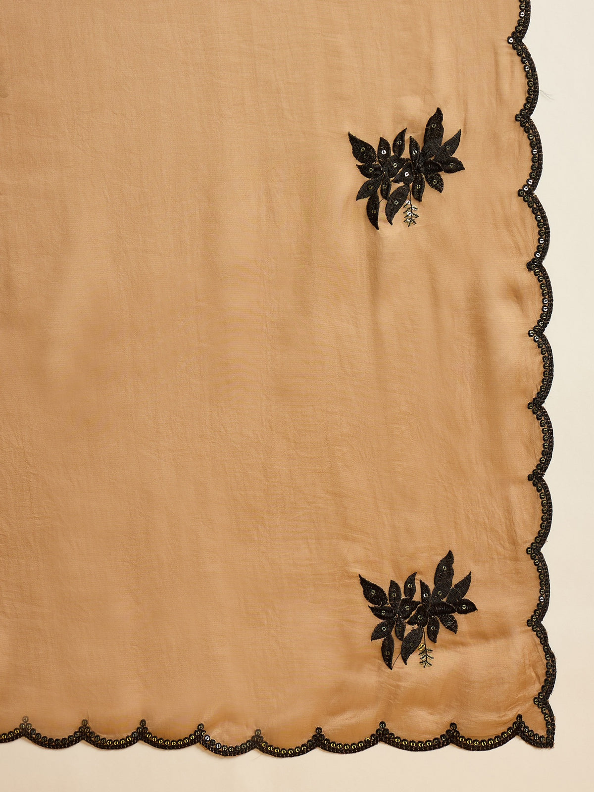 Bronze Georgette saree – detail view 4