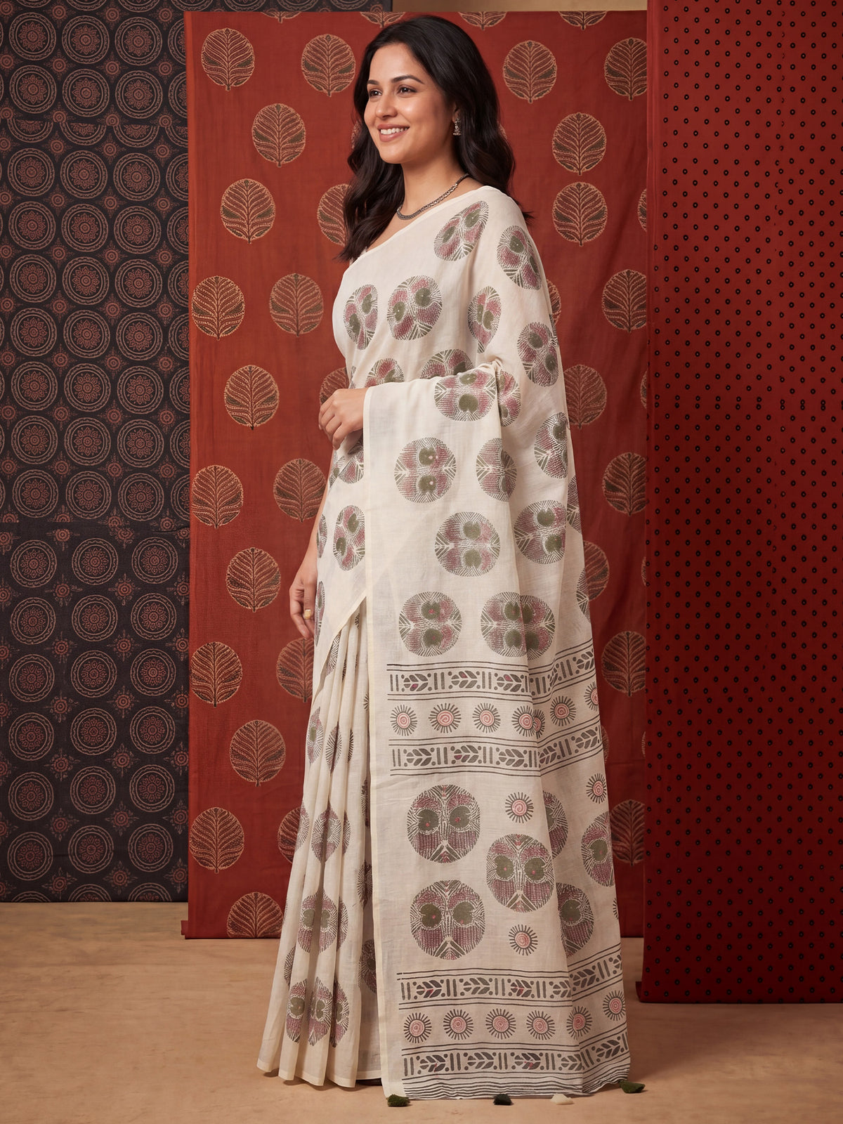 Off White Linen saree – detail view 2