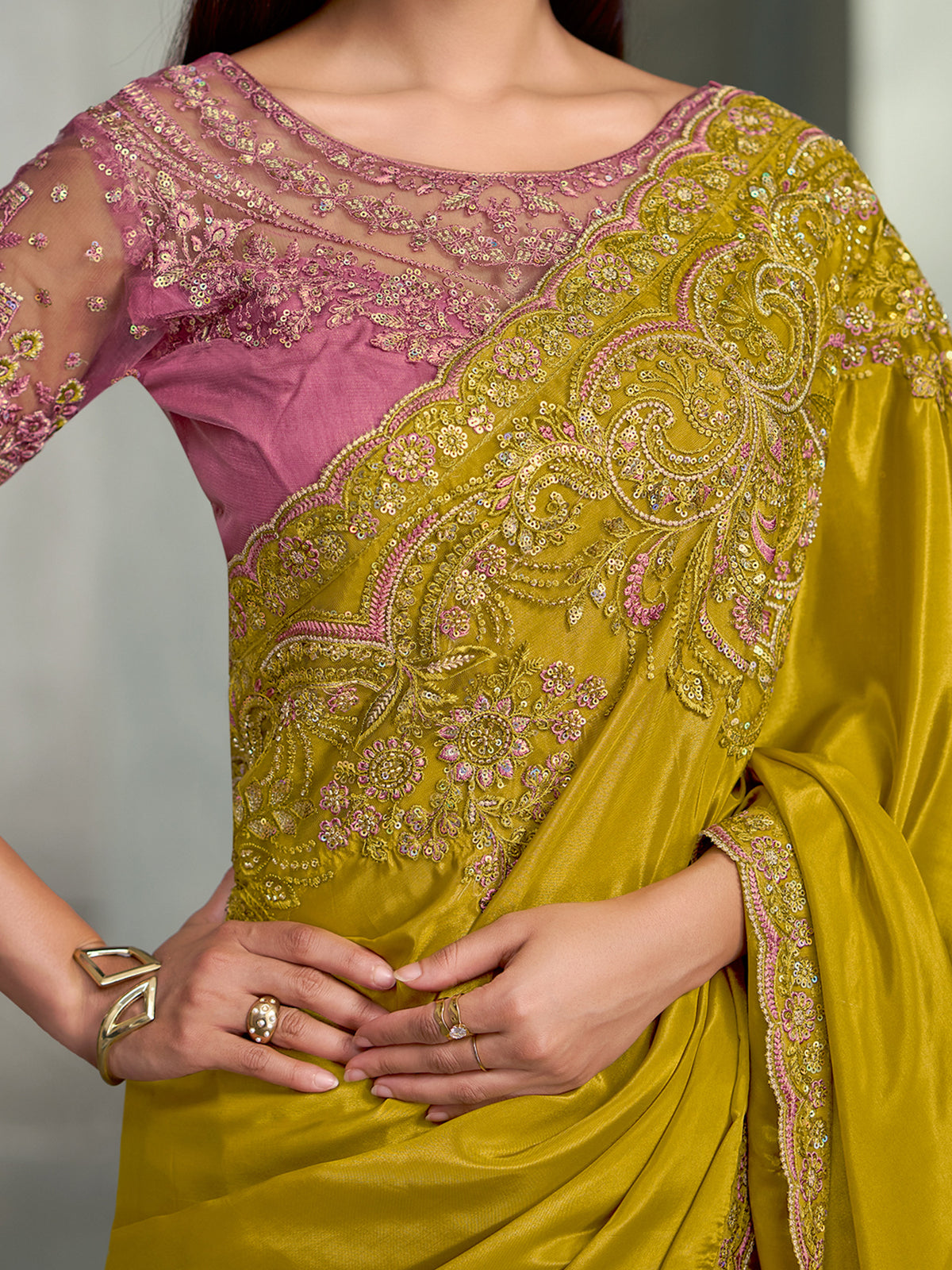 Olive Crepe saree – detail view 3