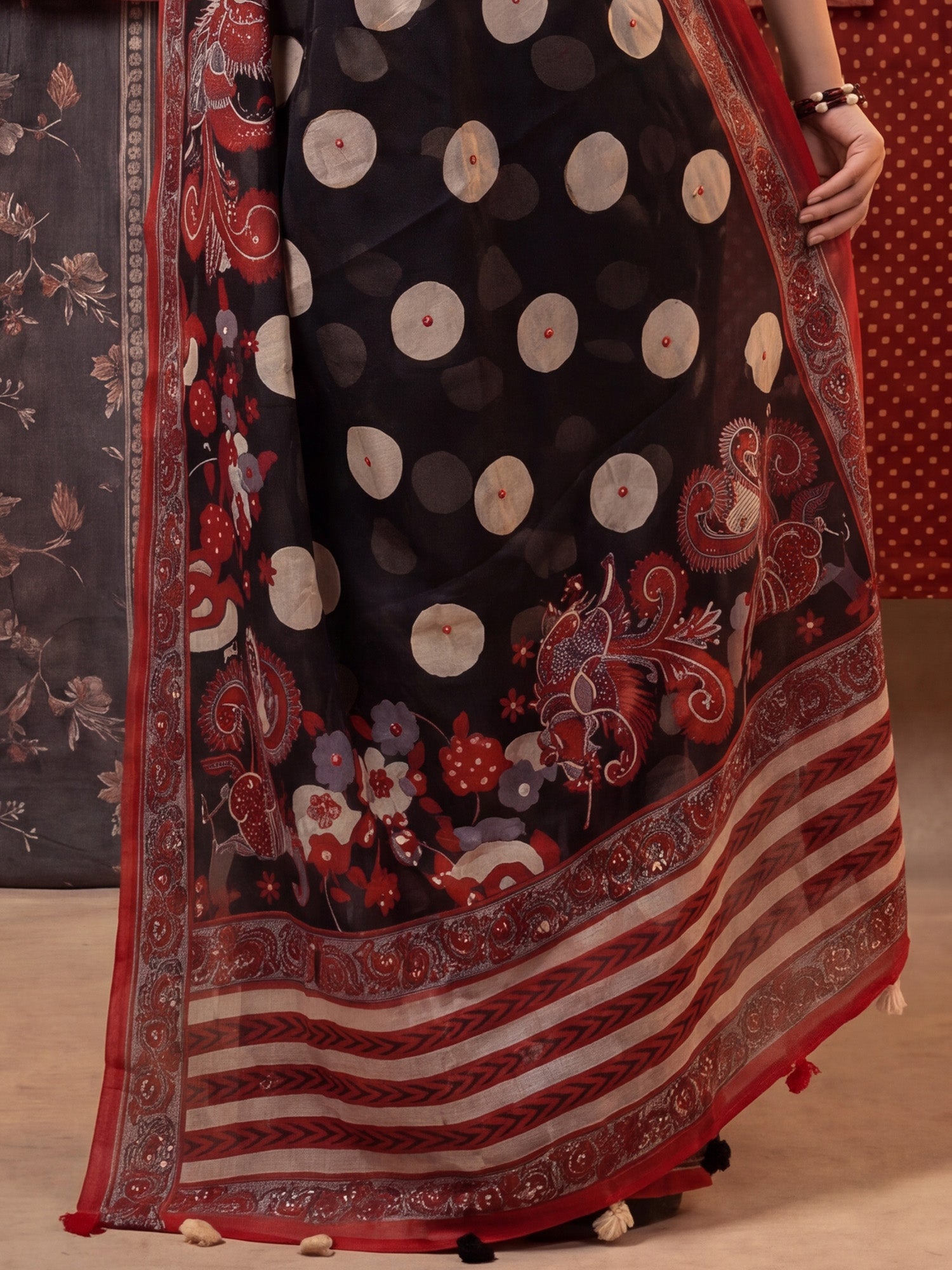 Black Linen saree – detail view 5
