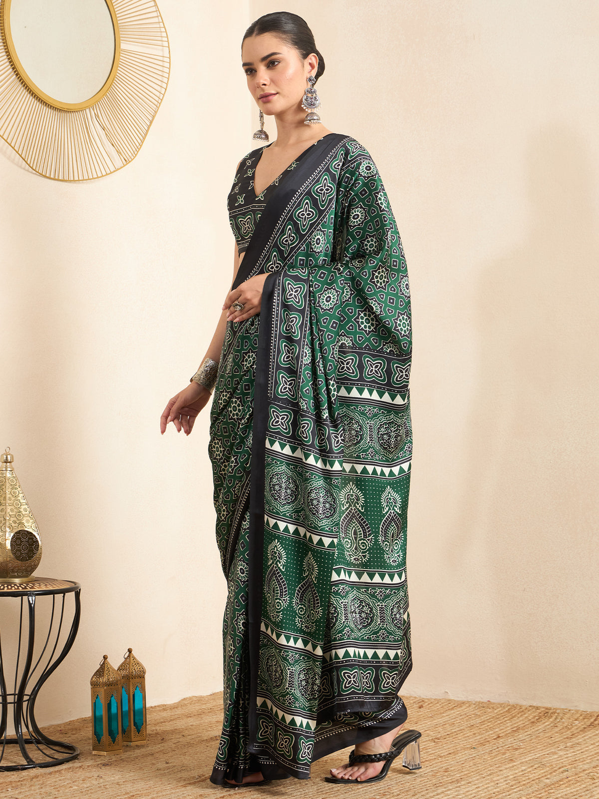 Green Crepe saree – detail view 2