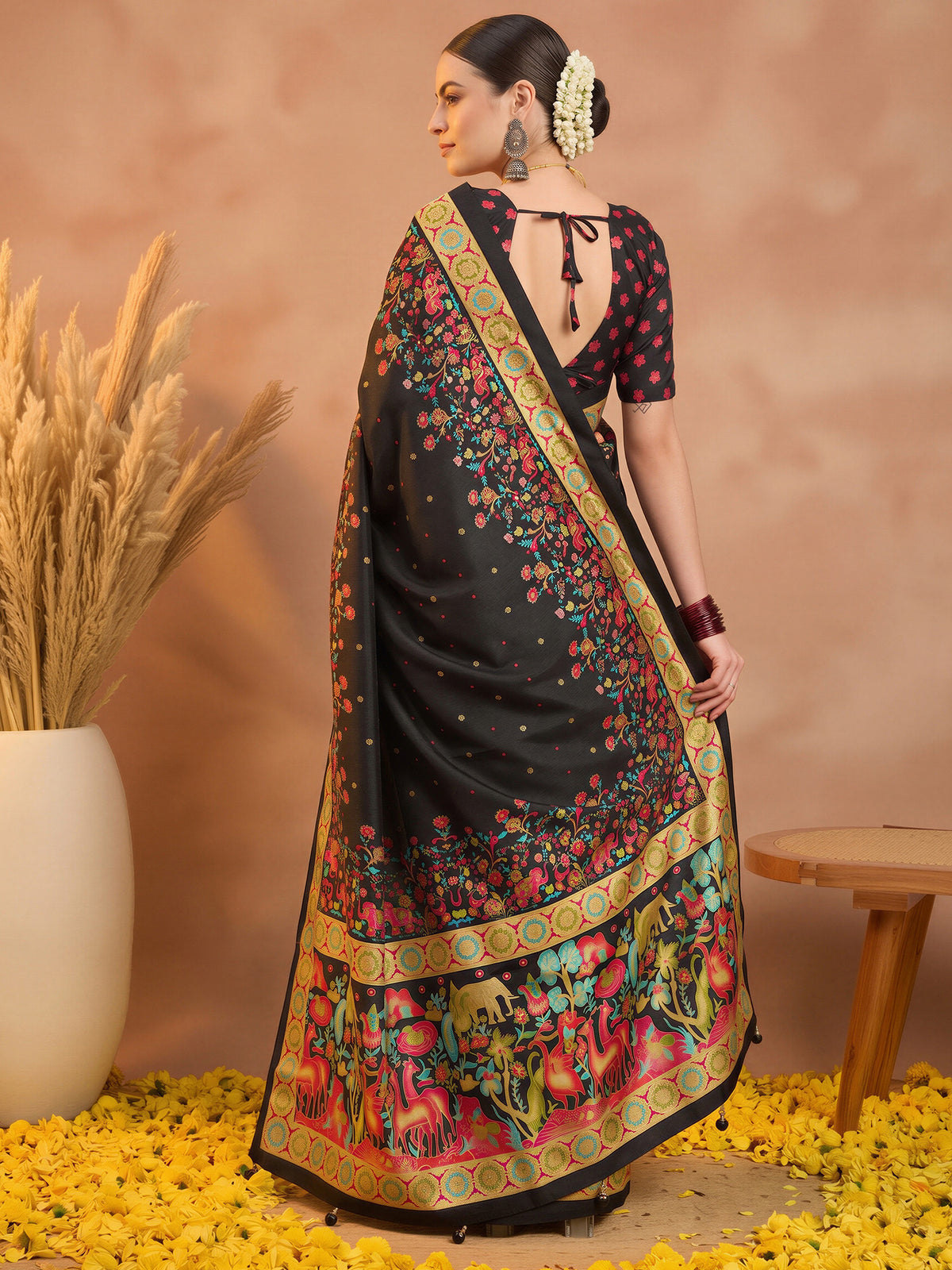 Cream Silk Blend saree – detail view 1