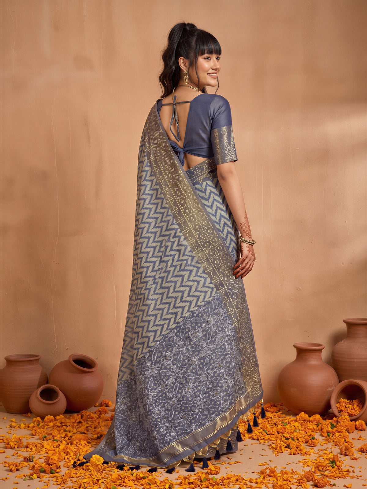 Blue Viscose saree – detail view 1