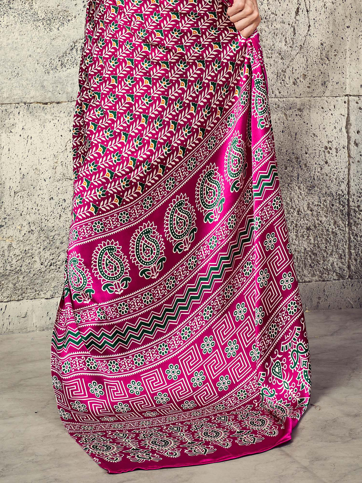 Magenta Satin saree – detail view 4