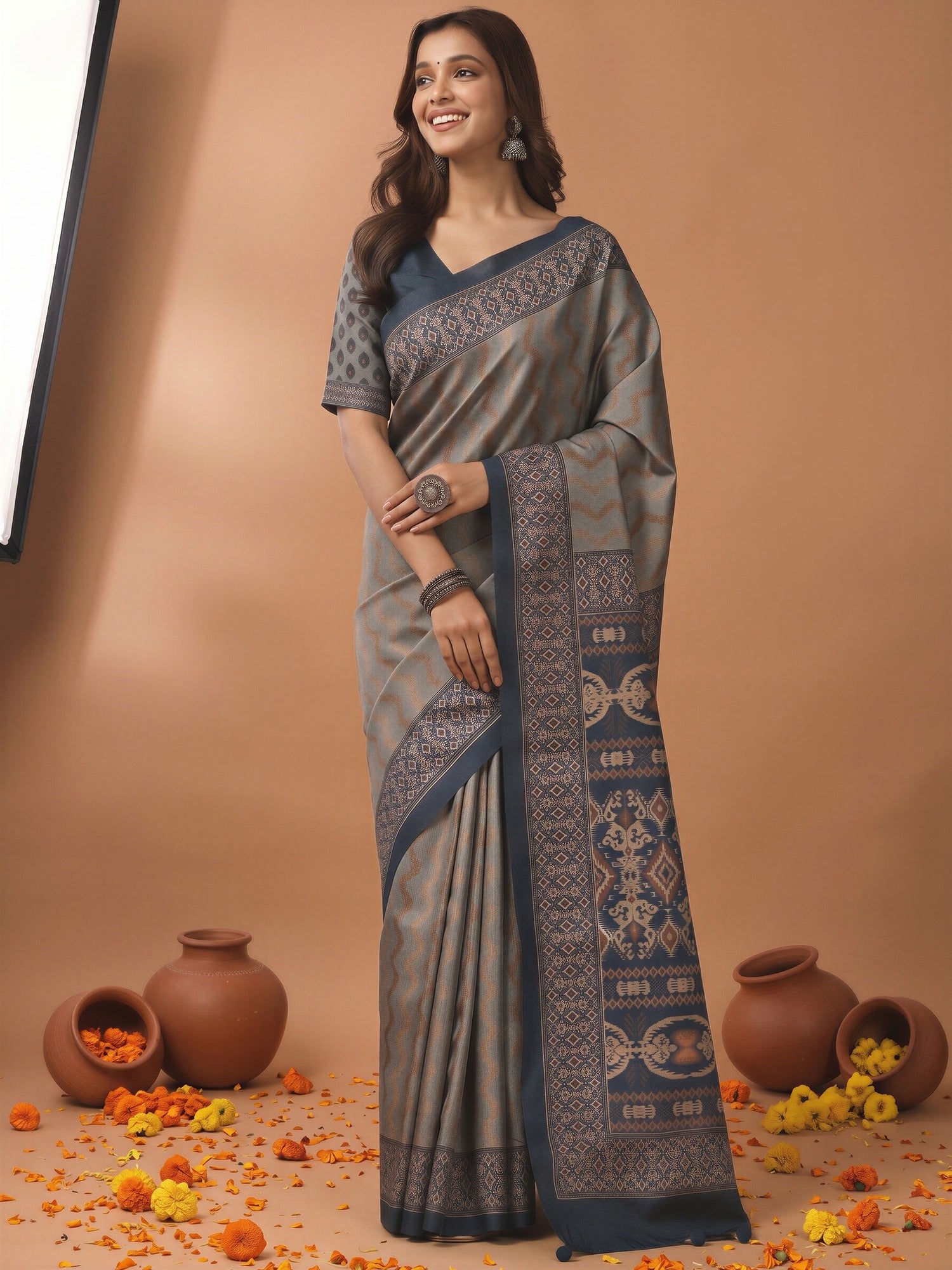 Grey Silk Blend saree – detail view 3
