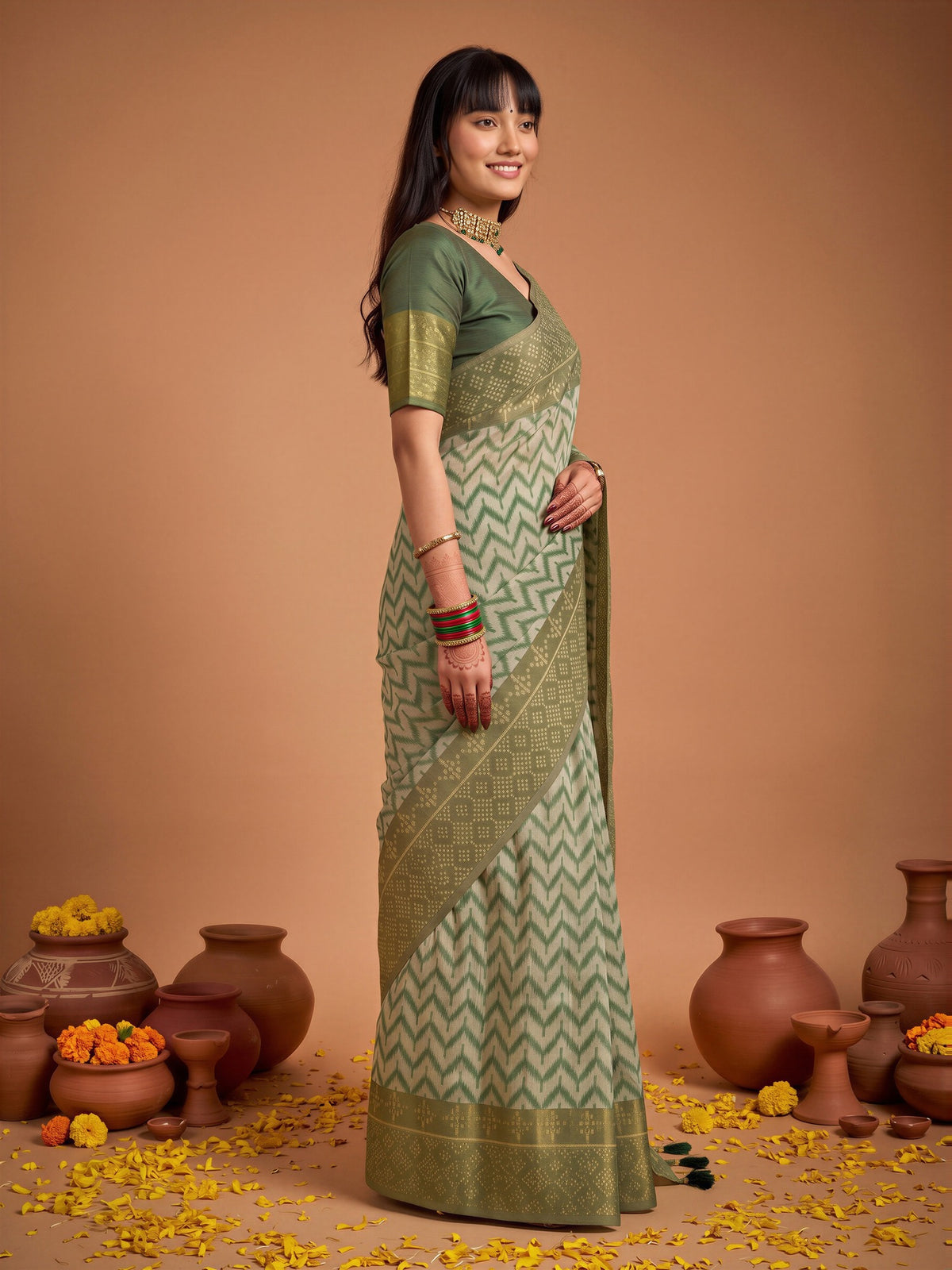 Green Viscose saree – detail view 2