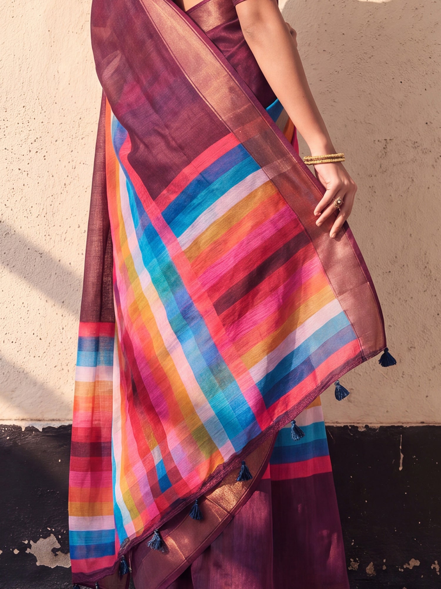Dark Brown Linen saree – detail view 5