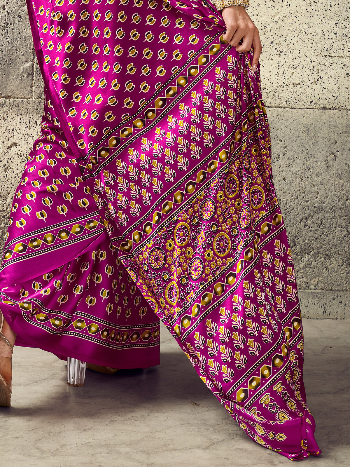 Magenta Satin saree – detail view 5