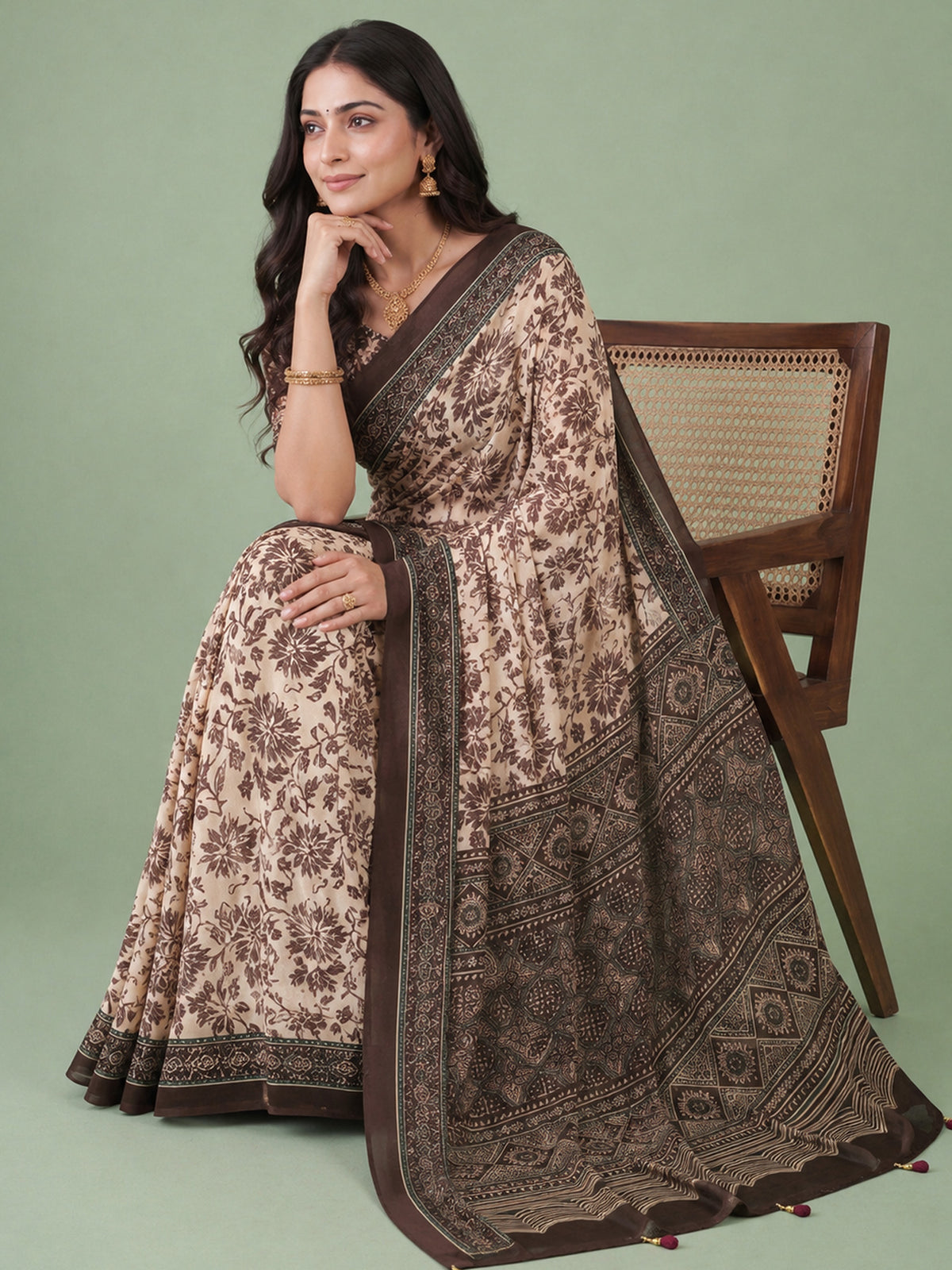 Cream Satin saree – detail view 3