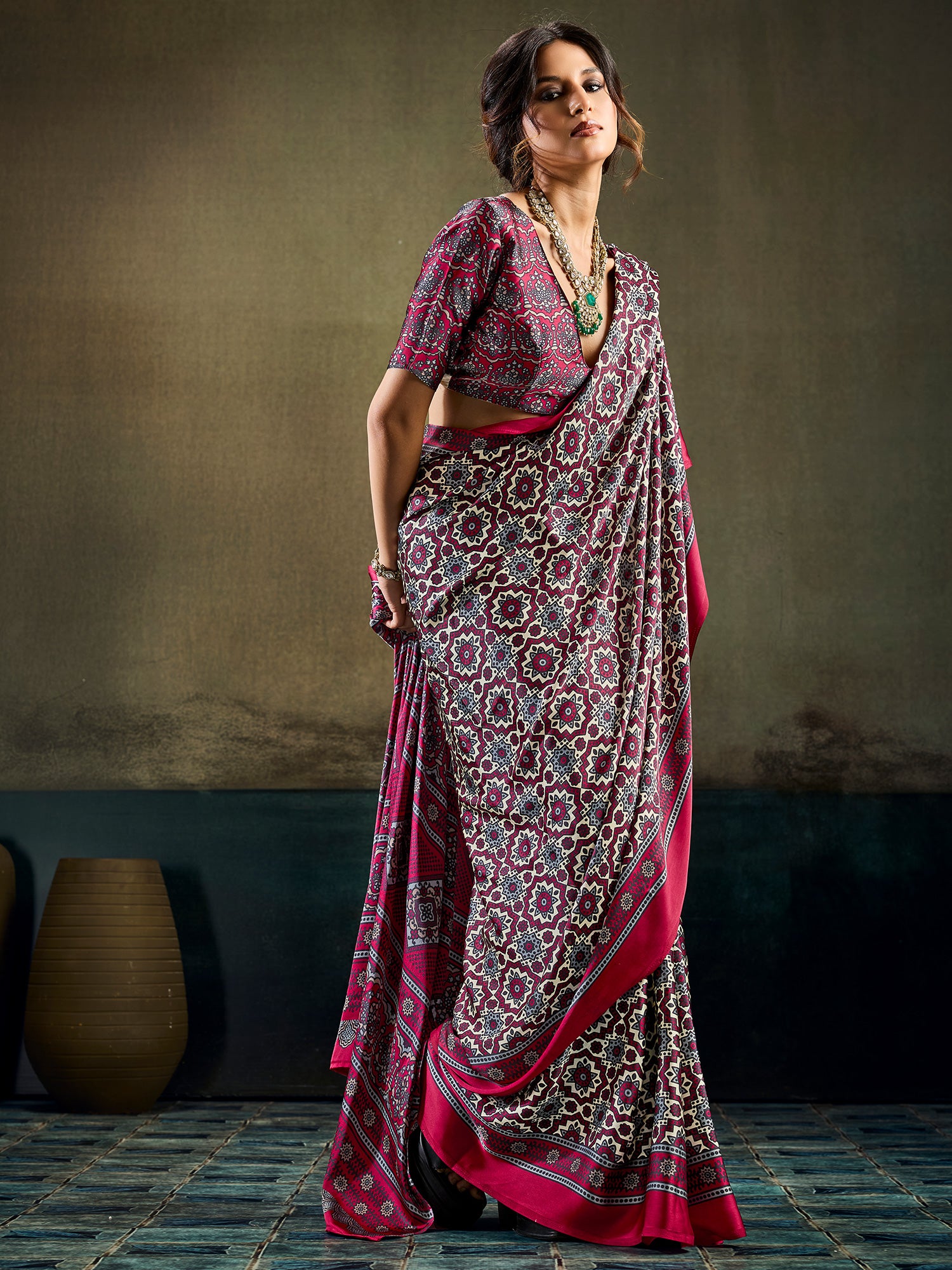 Burgundy Satin saree – detail view 3
