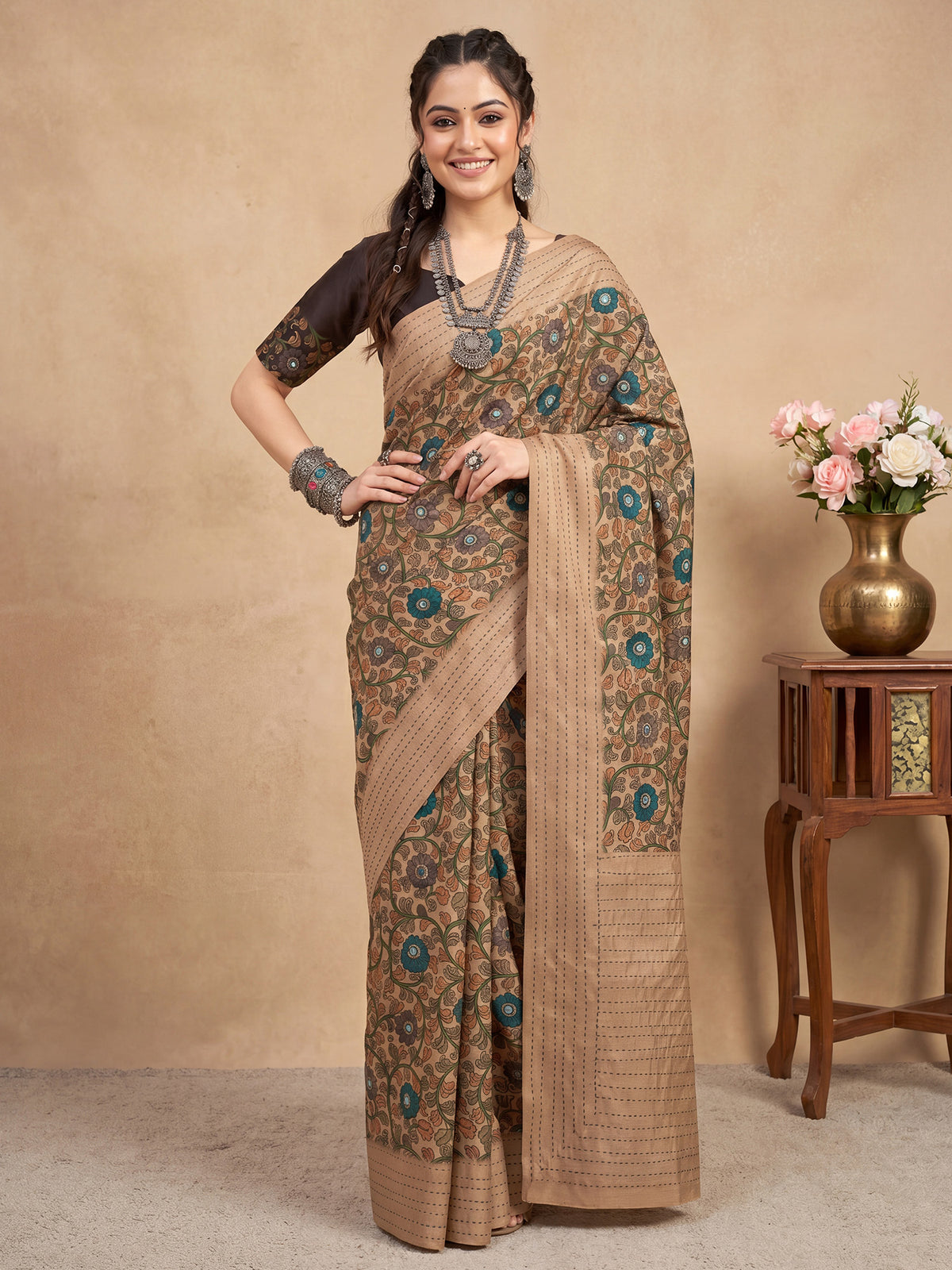 Beige Silk Blend saree – detail view 3