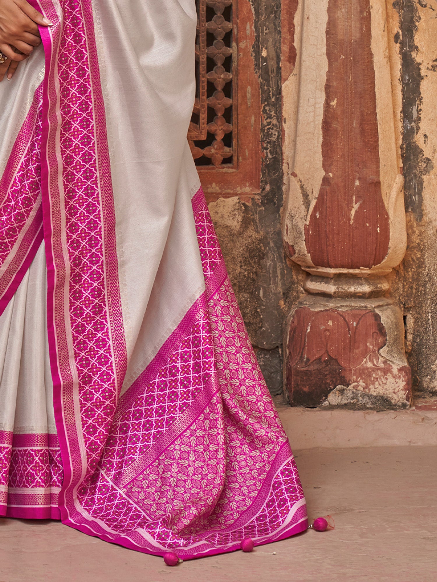 Off White Silk Blend saree – detail view 4