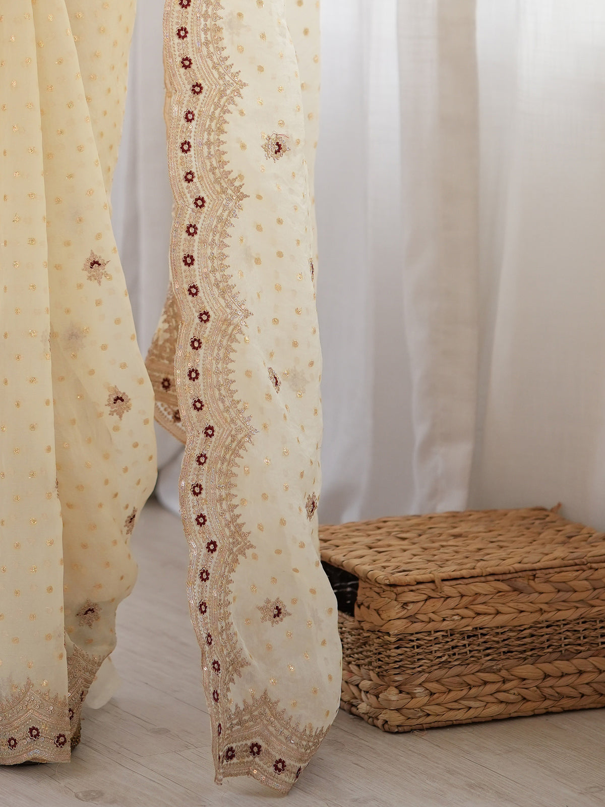 White Silk Blend saree – detail view 5