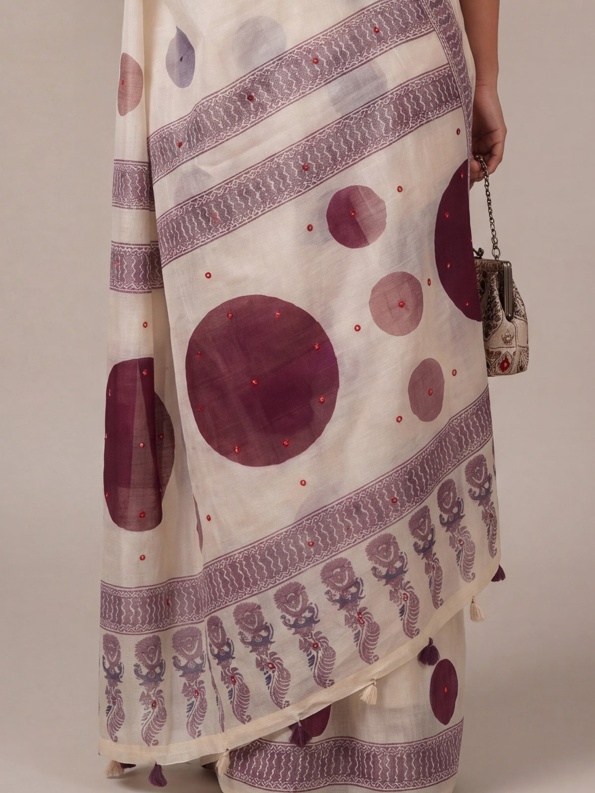 Off White Linen saree – detail view 5