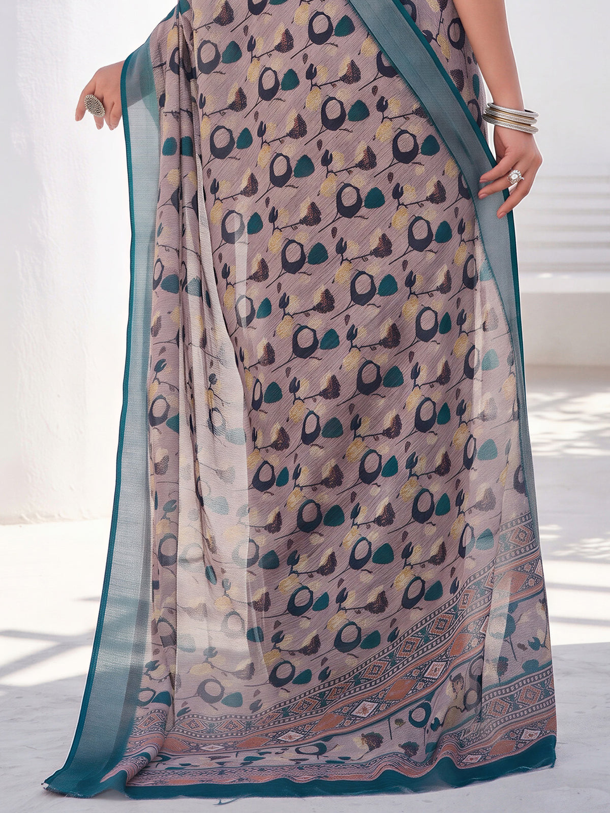 Taupe Cotton Linen saree – detail view 5