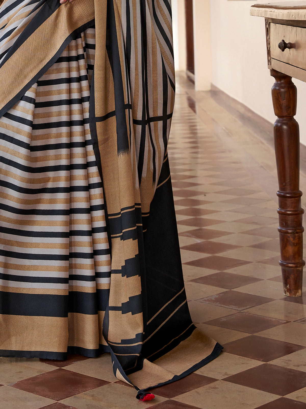 Black crepe saree view 4