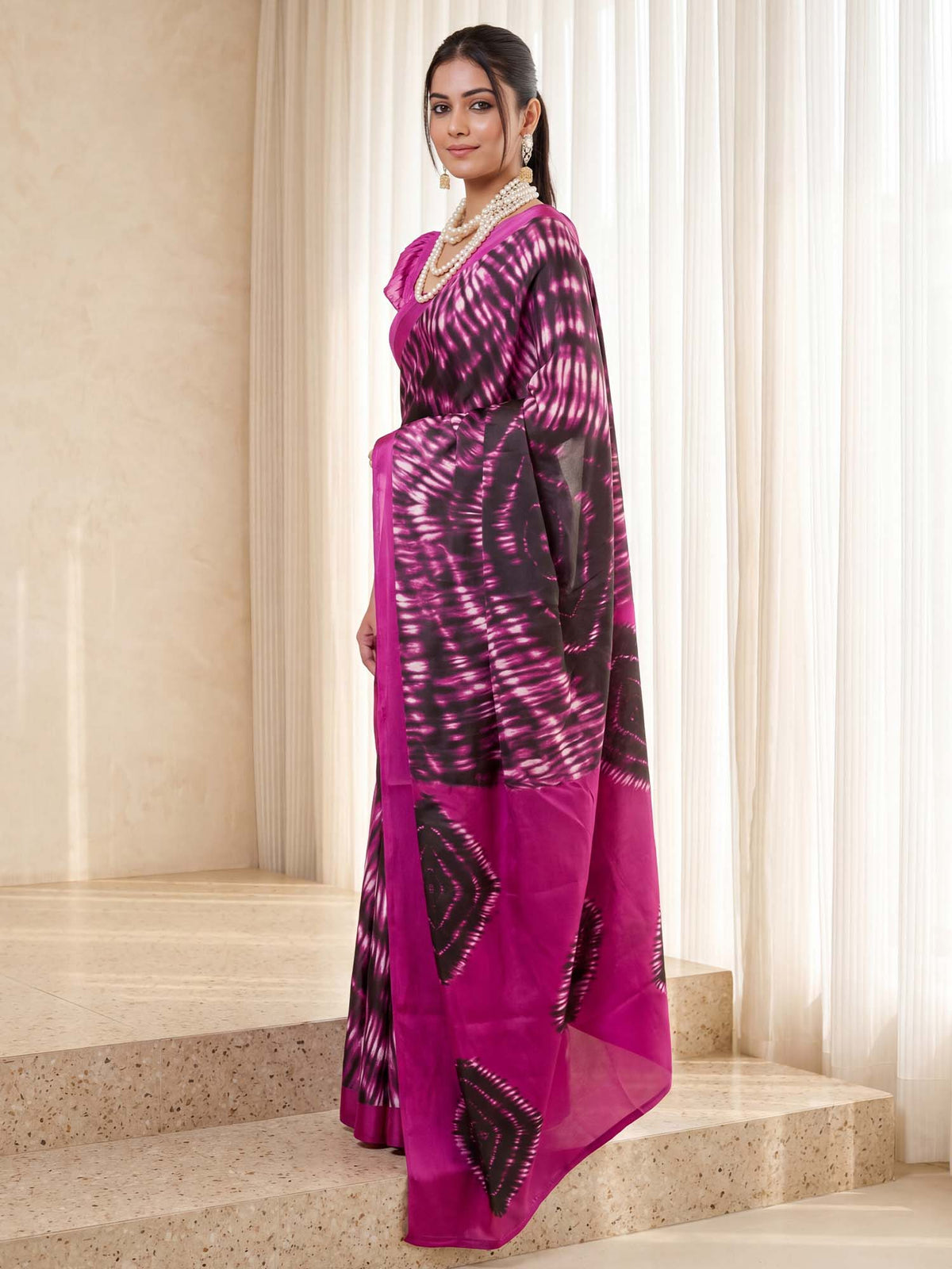 Magenta Crepe saree – detail view 2