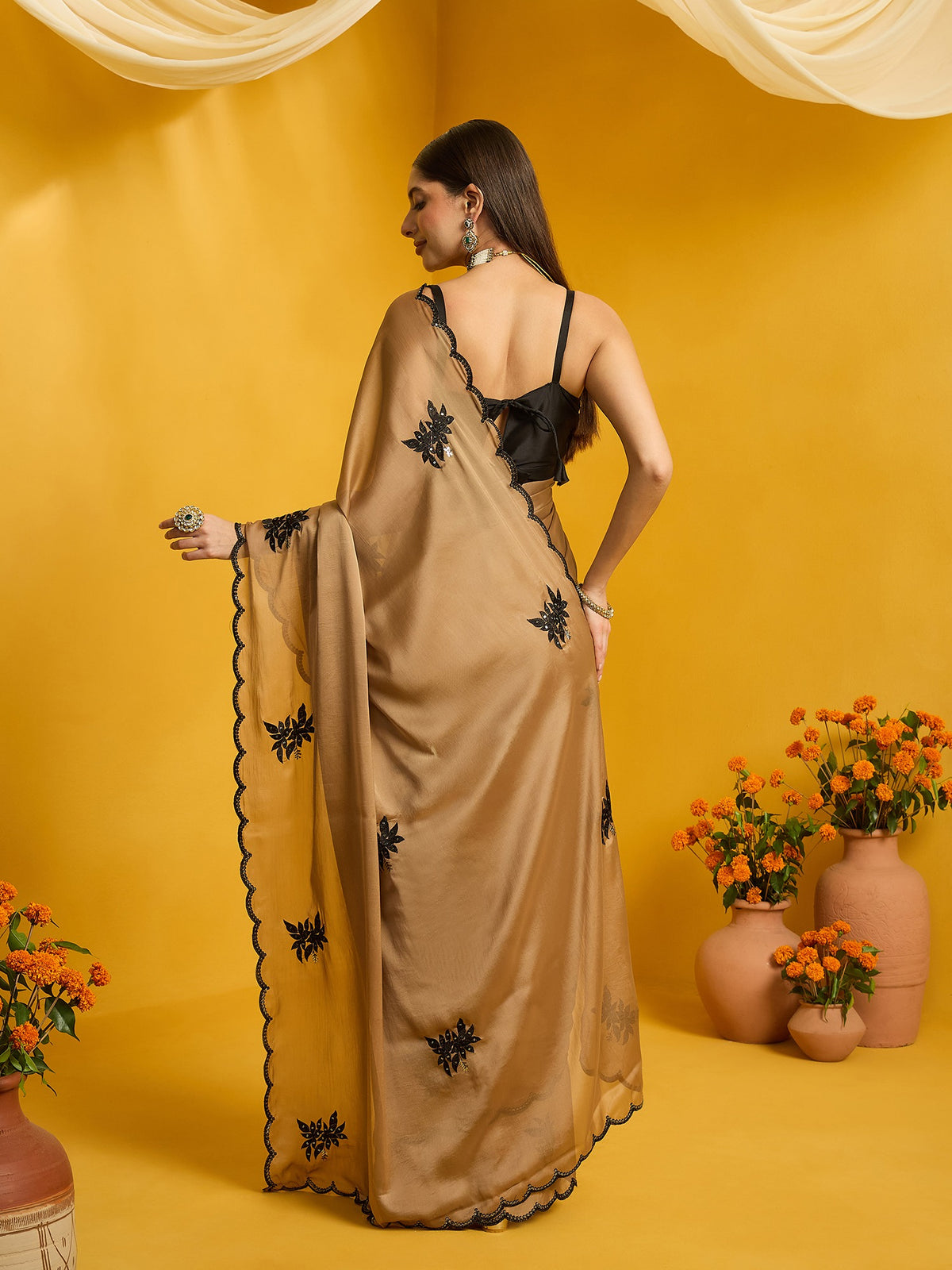 Bronze Georgette saree – detail view 6
